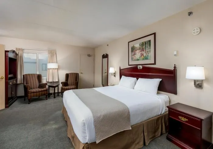 Bed in Heritage Inn Hotel & Convention Centre - Taber