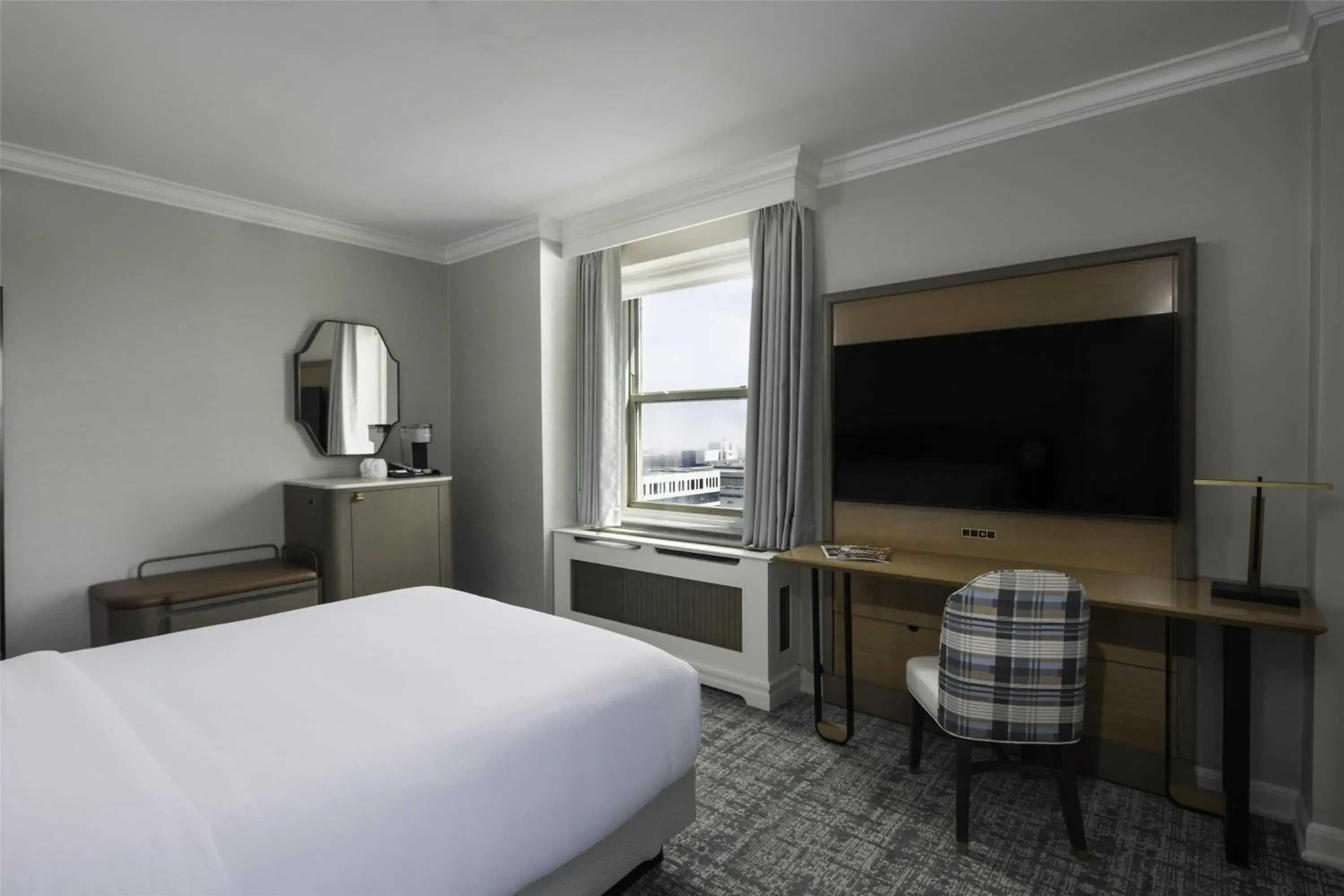 Bedroom, Bed in Hilton Milwaukee Bedroom, Bed in Hilton Milwaukee