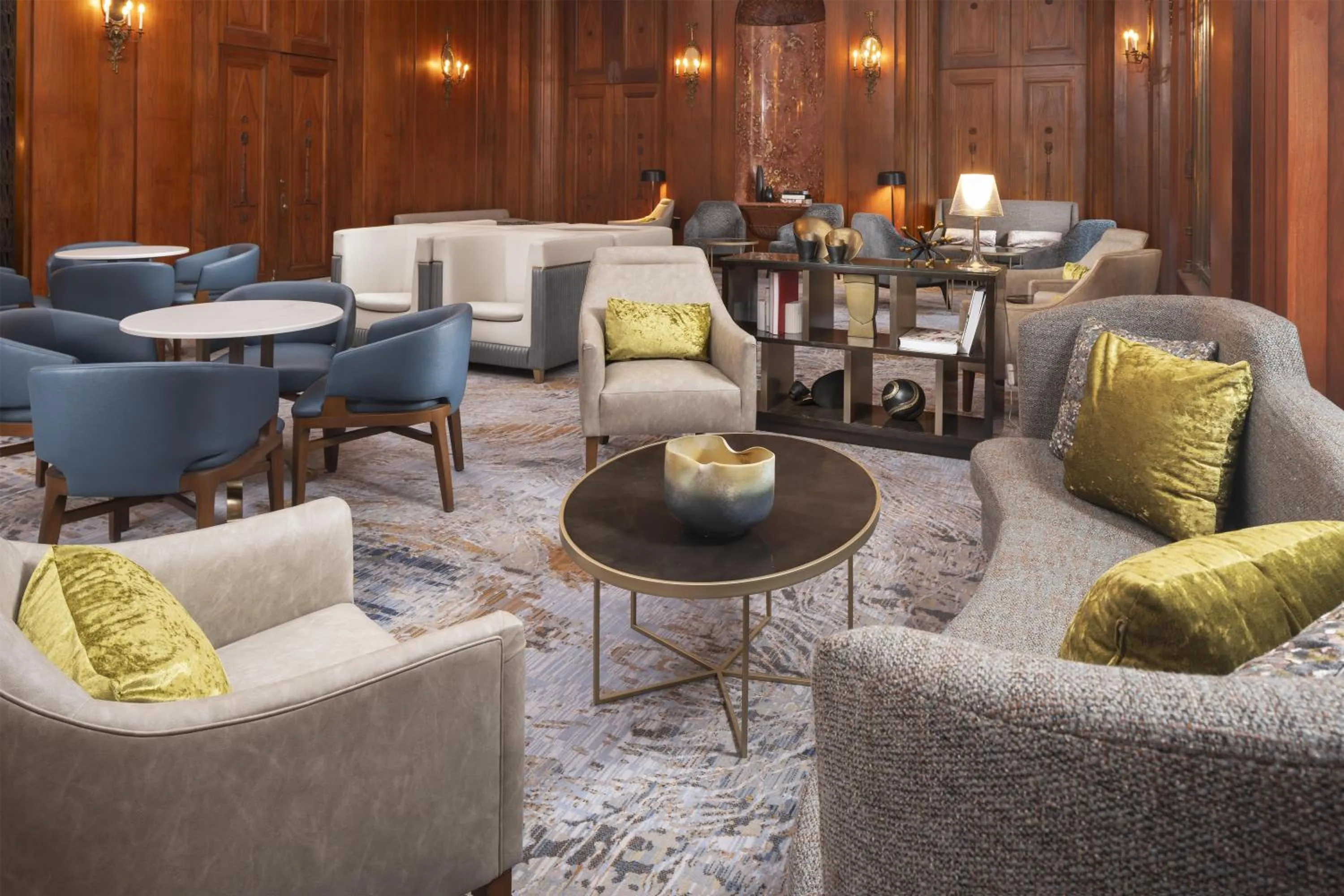 Lounge or bar in Hilton Milwaukee