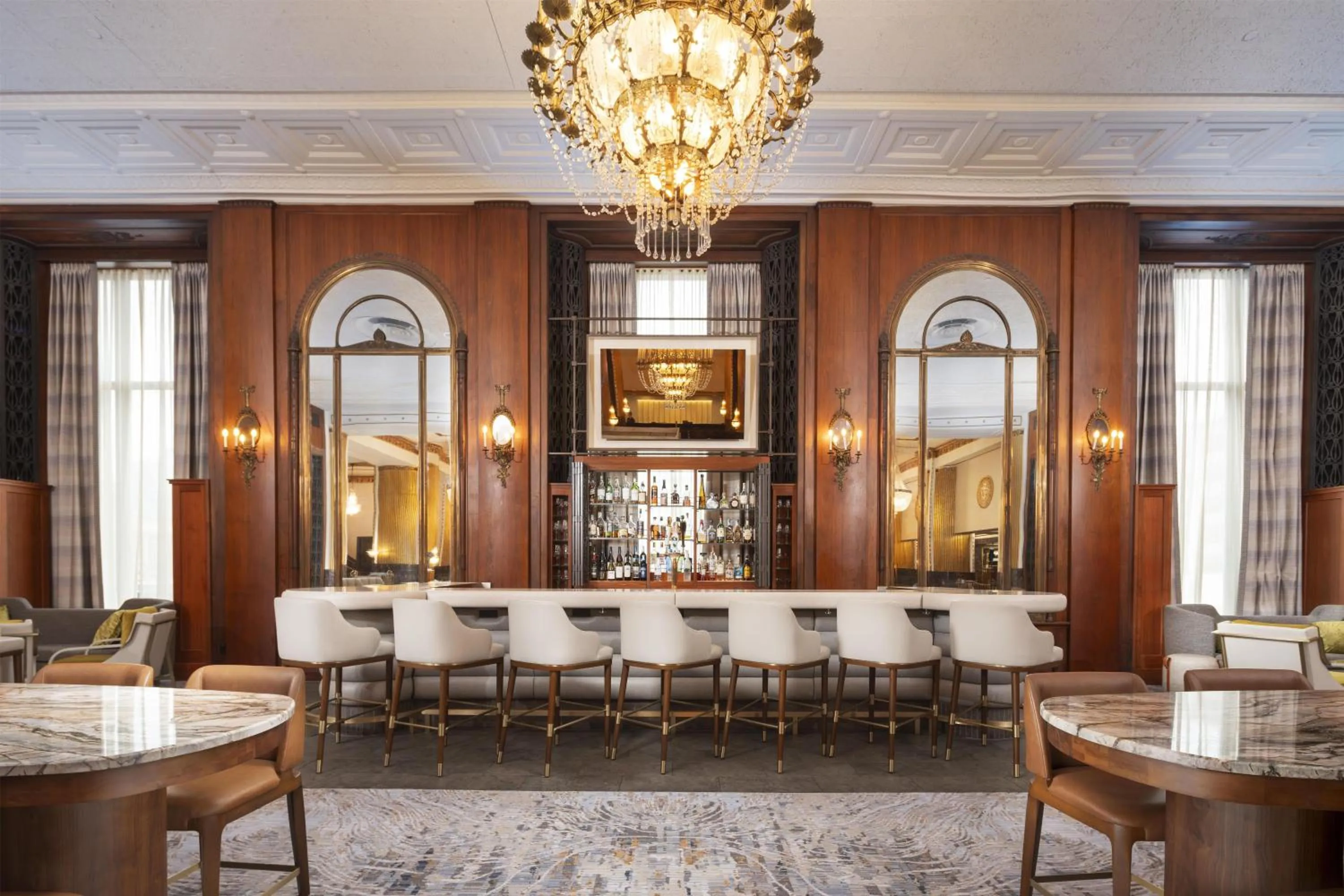 Lounge or bar in Hilton Milwaukee