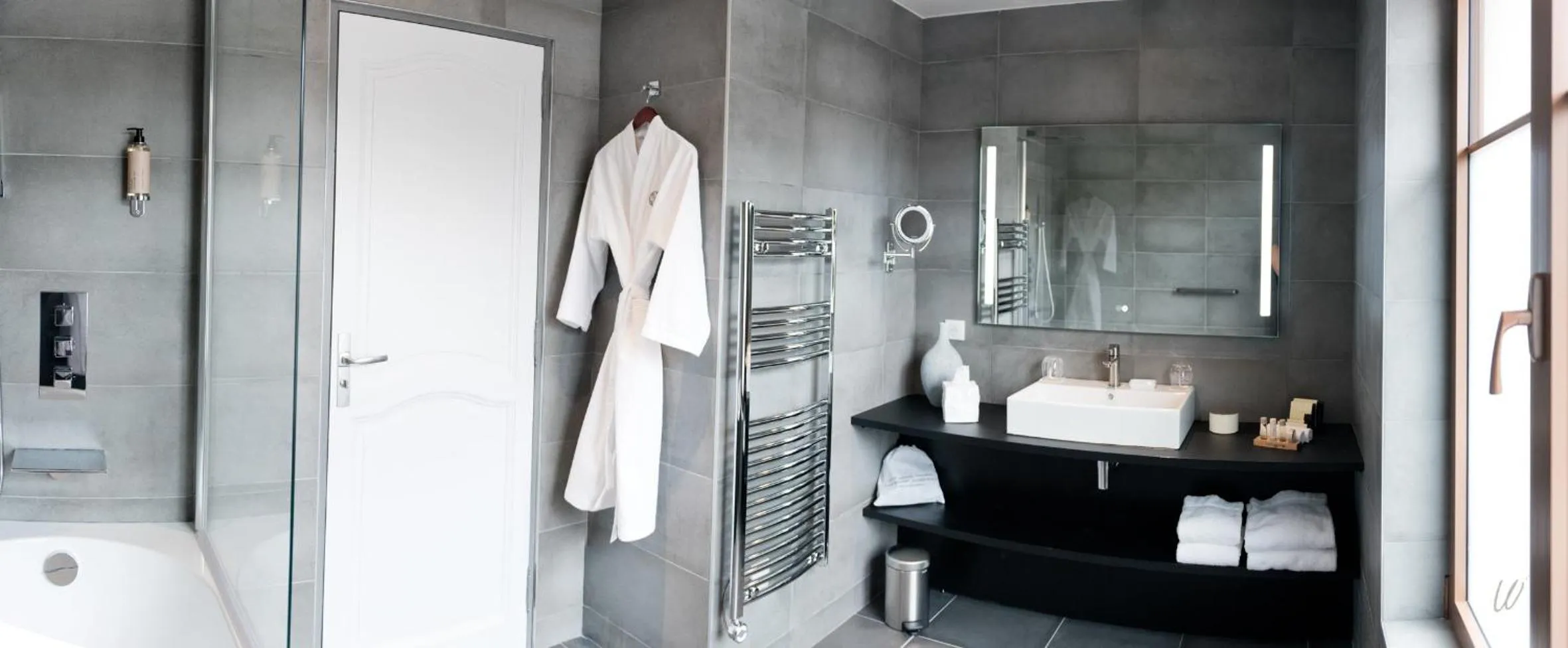 Bathroom in Armes de Champagne