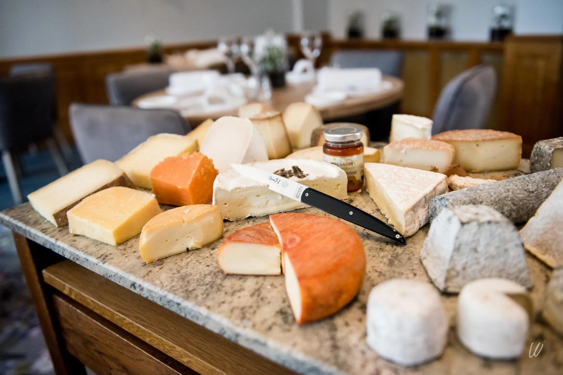 Restaurant/places to eat in Armes de Champagne