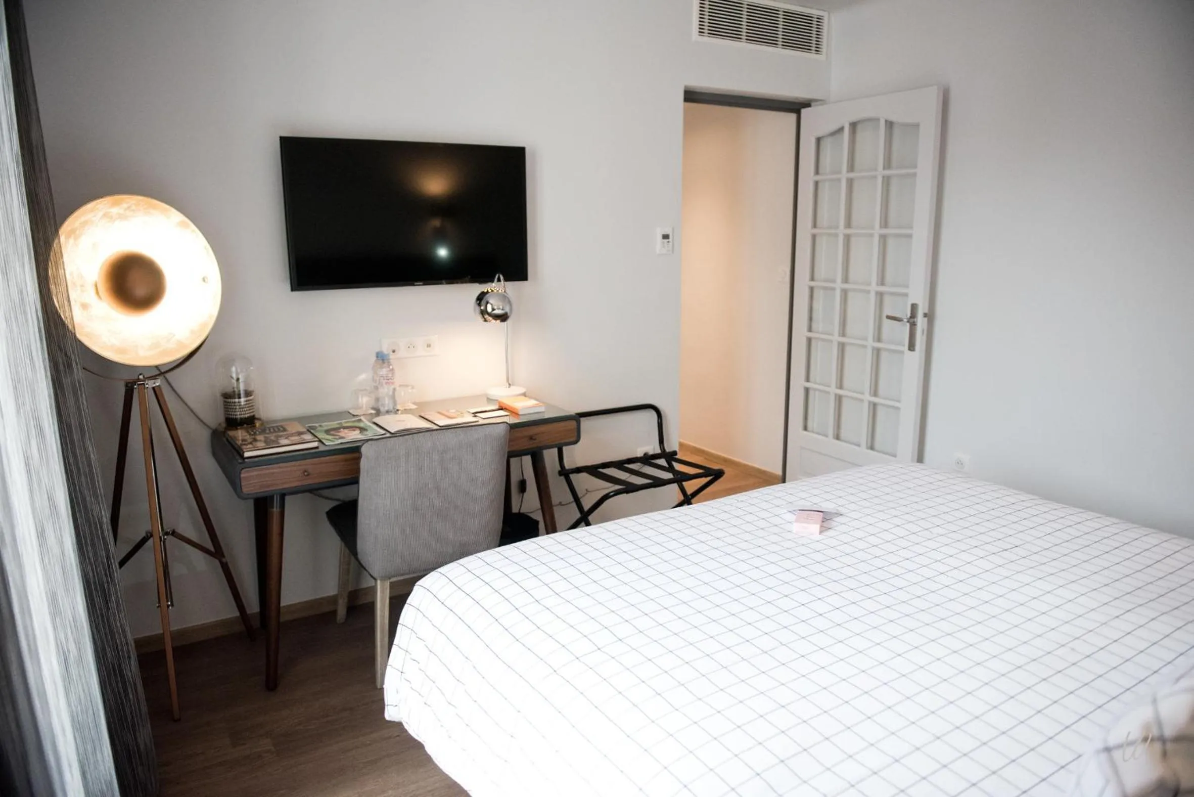 Bedroom, Bed in Armes de Champagne