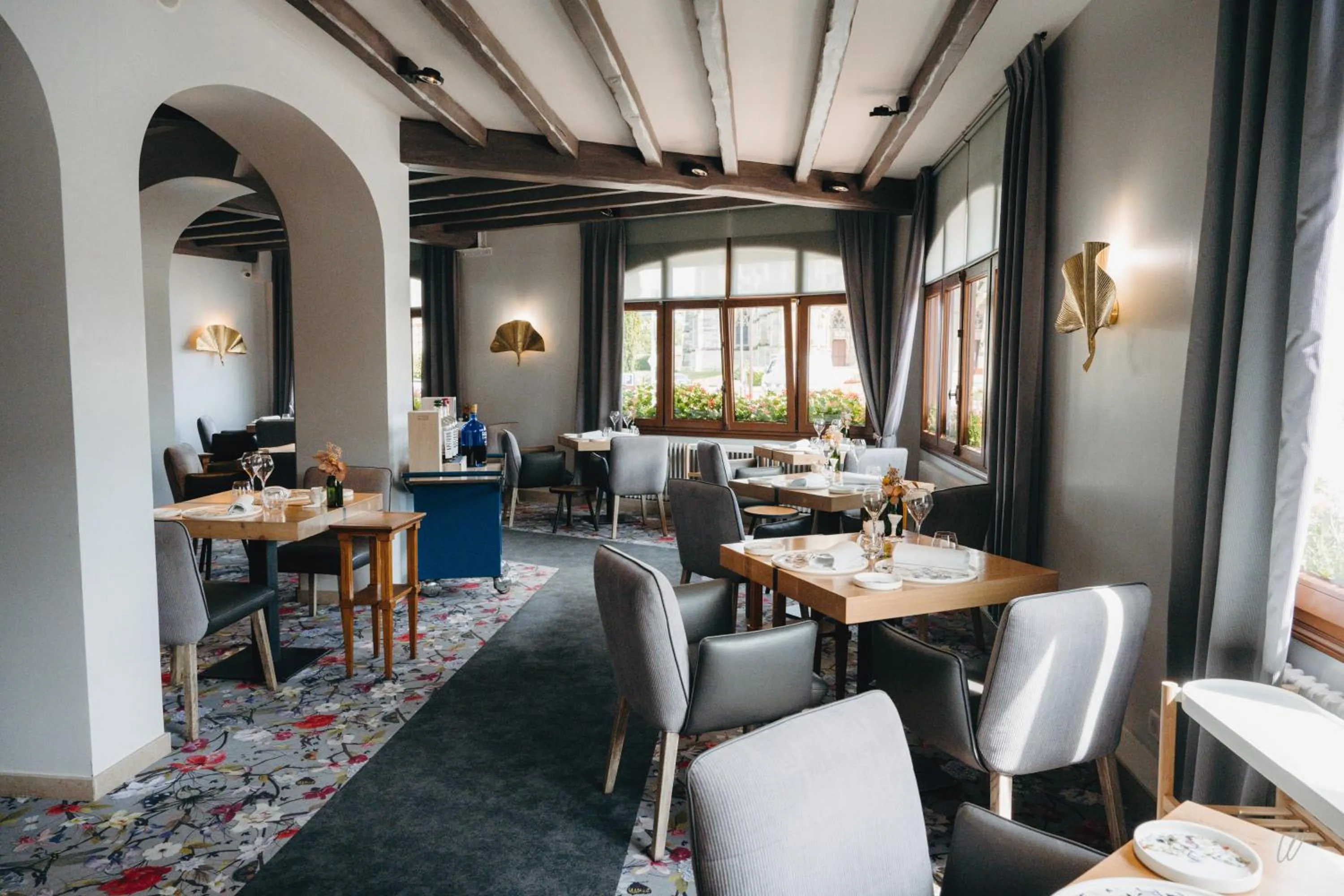 Restaurant/places to eat in Armes de Champagne