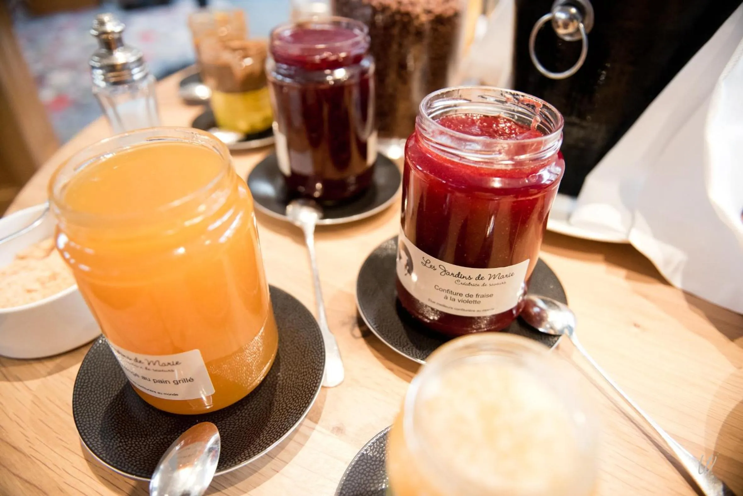 Breakfast in Armes de Champagne