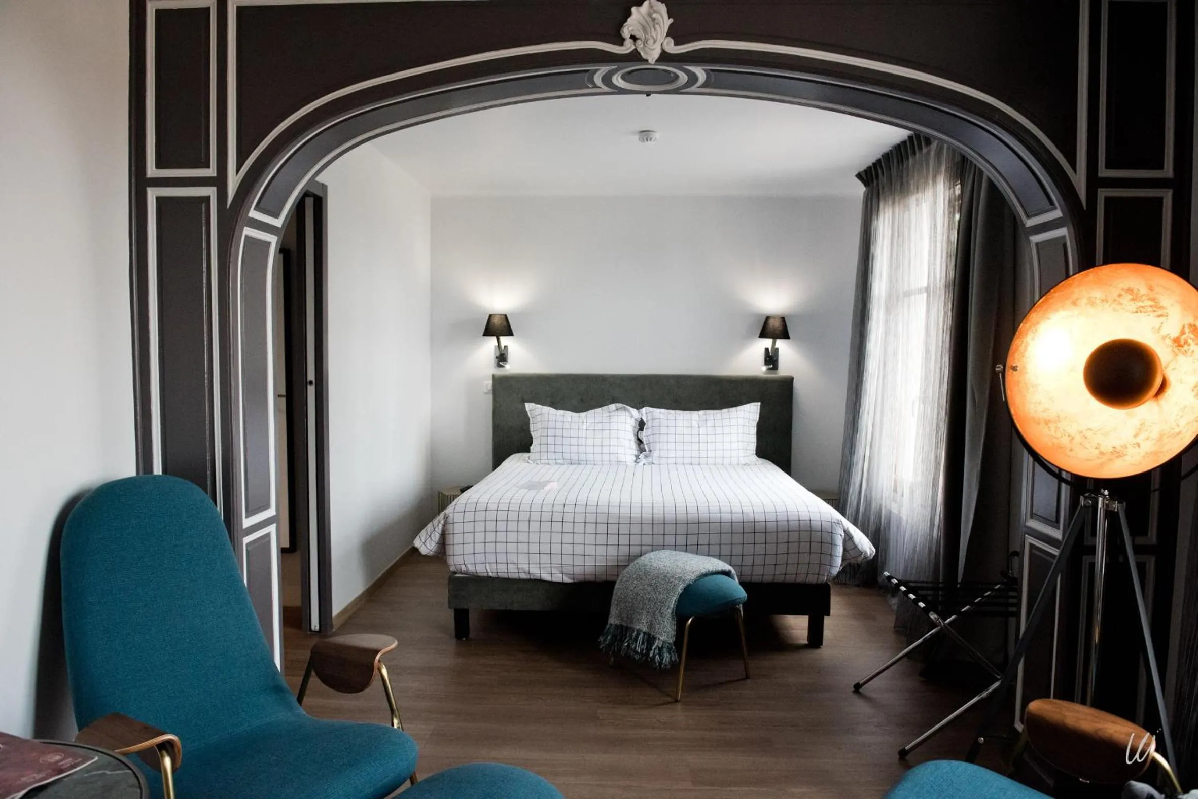 Photo of the whole room, Bed in Armes de Champagne