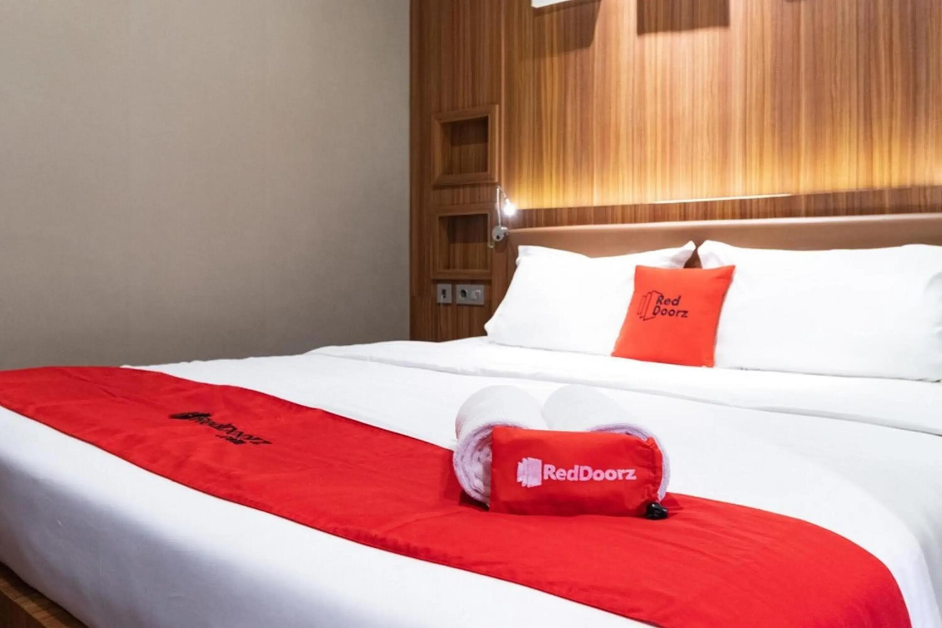 Bed in RedDoorz Premium near Centre Point Mall Medan Bed in RedDoorz Premium near Centre Point Mall Medan