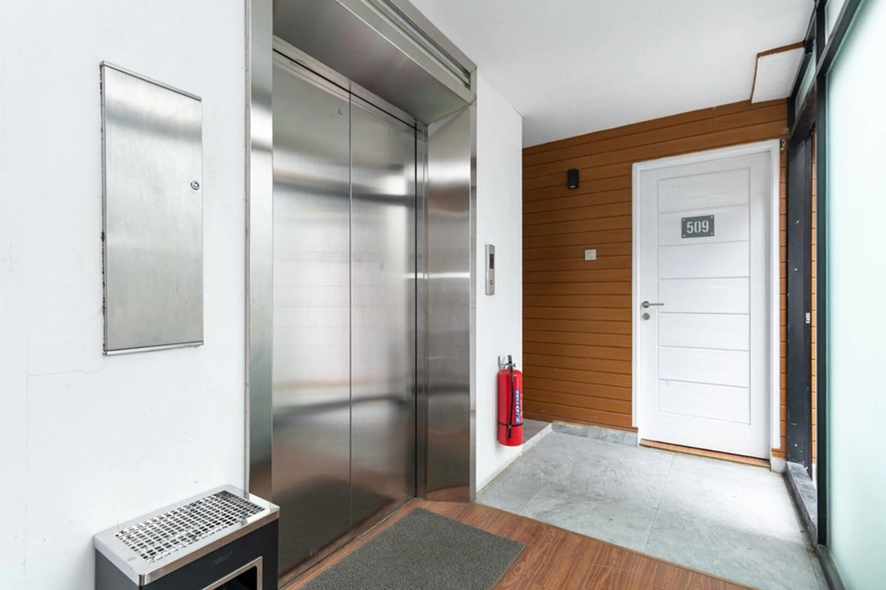 Facade/entrance in RedDoorz Premium near Centre Point Mall Medan