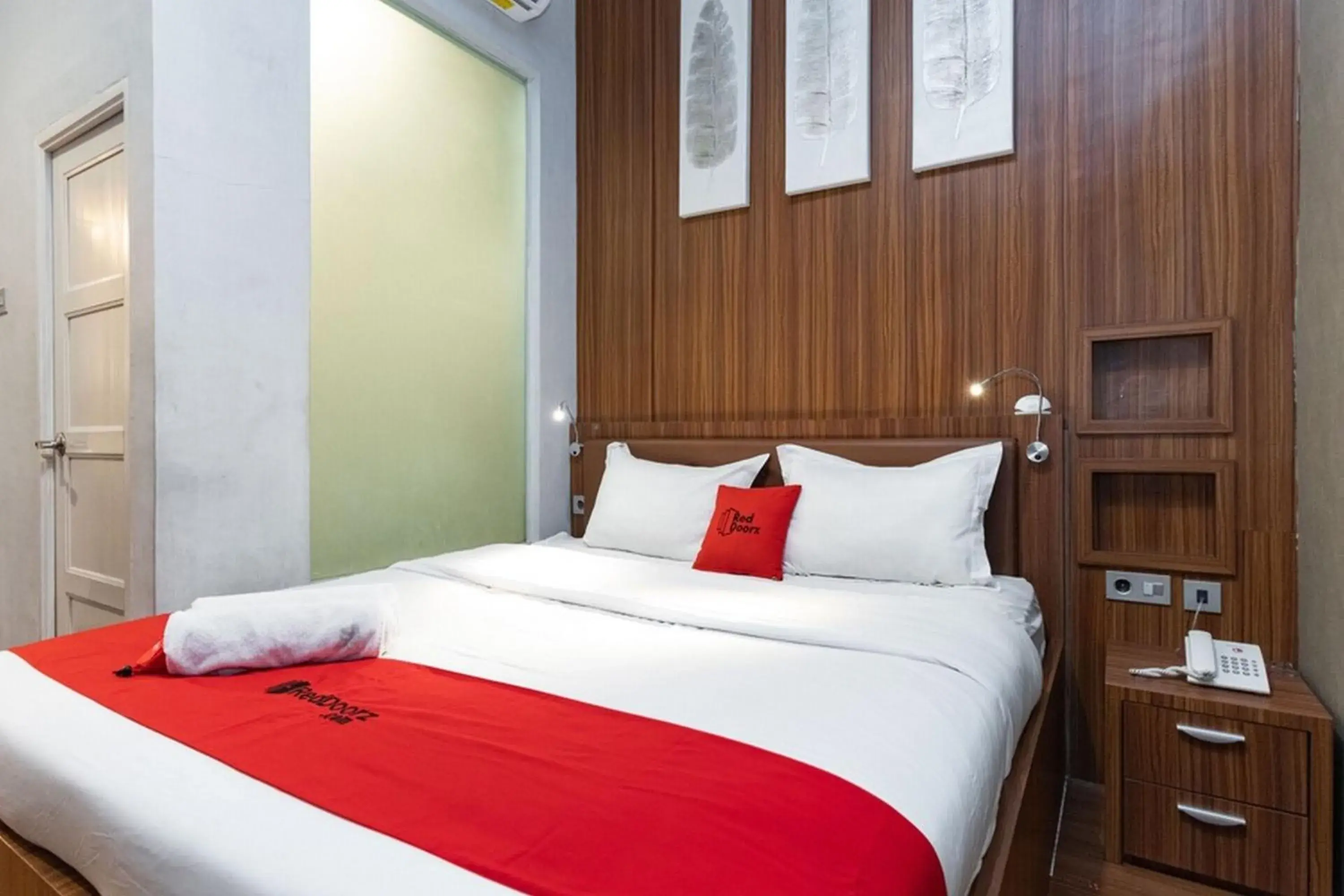 Bed in RedDoorz Premium near Centre Point Mall Medan Bed in RedDoorz Premium near Centre Point Mall Medan