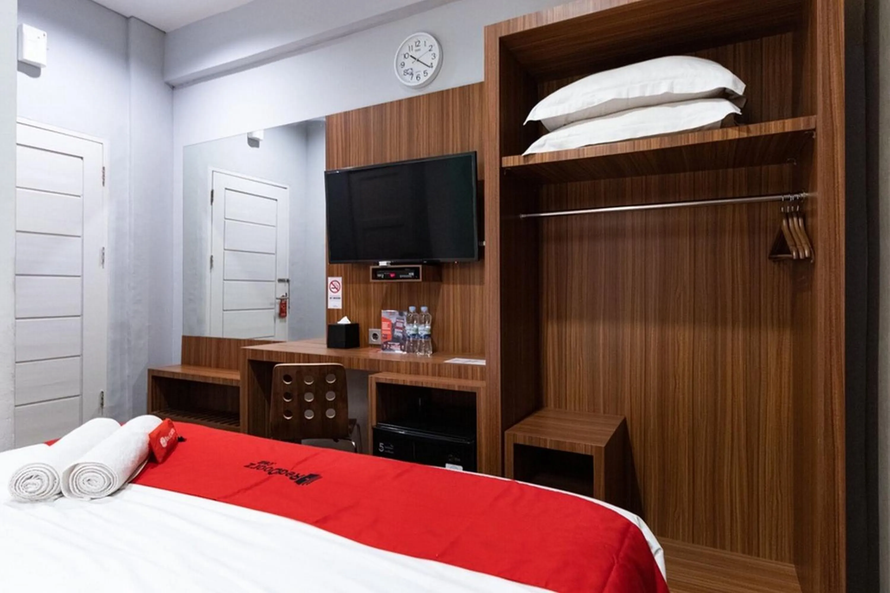 Bed in RedDoorz Premium near Centre Point Mall Medan