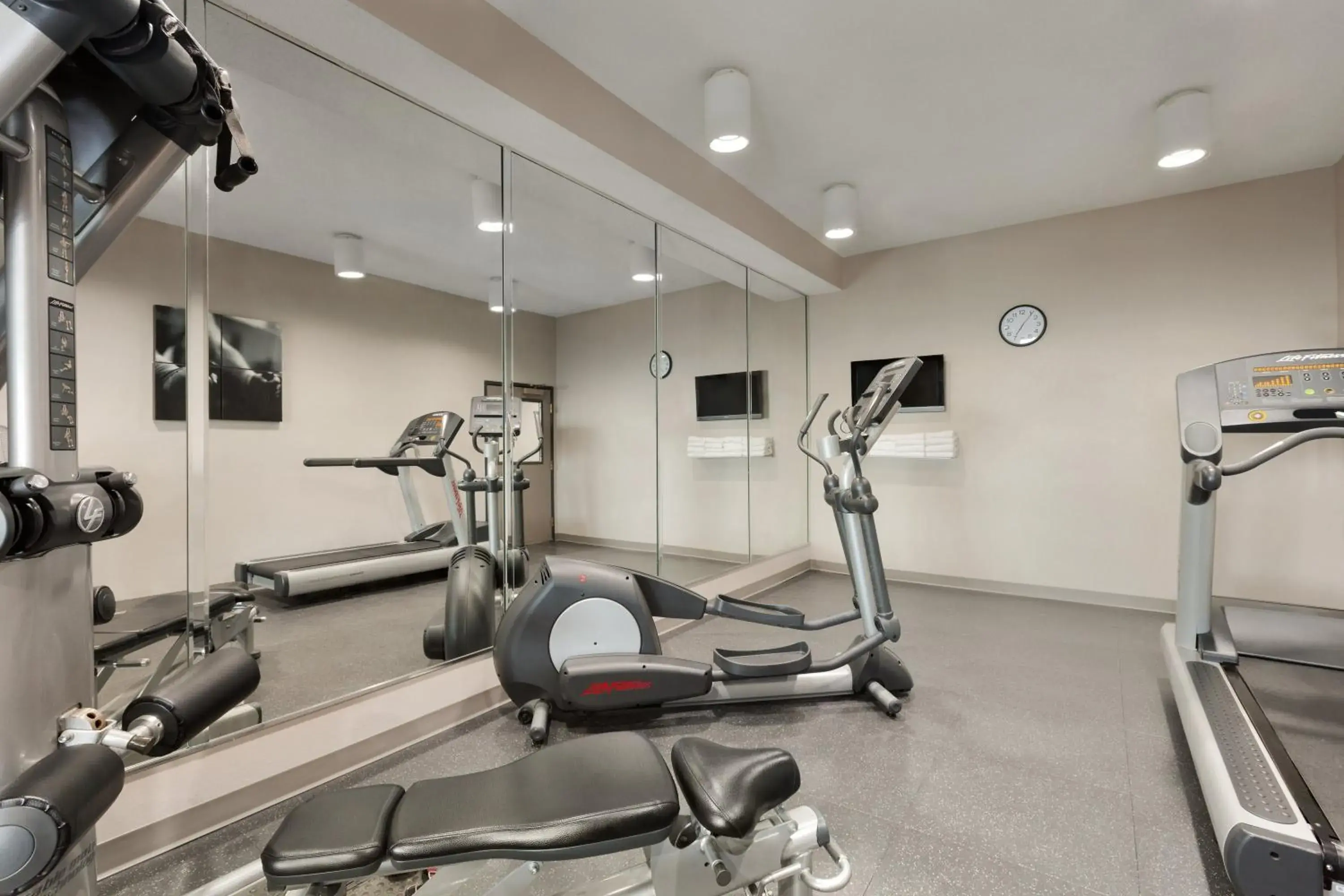 Fitness centre/facilities in Country Inn & Suites by Radisson, Warner Robins, GA Fitness centre/facilities in Country Inn & Suites by Radisson, Warner Robins, GA