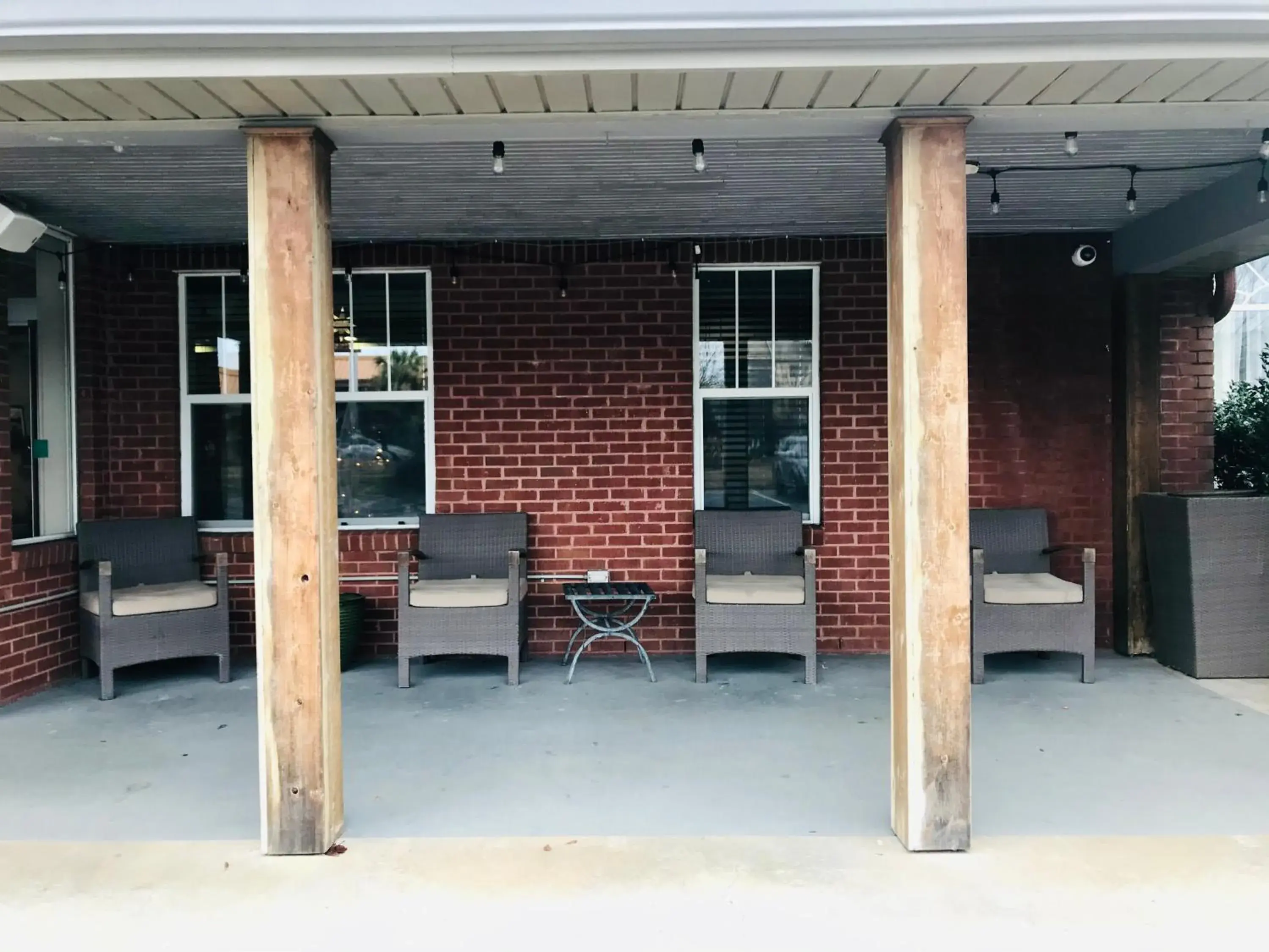 Property building in Country Inn & Suites by Radisson, Warner Robins, GA Property building in Country Inn & Suites by Radisson, Warner Robins, GA