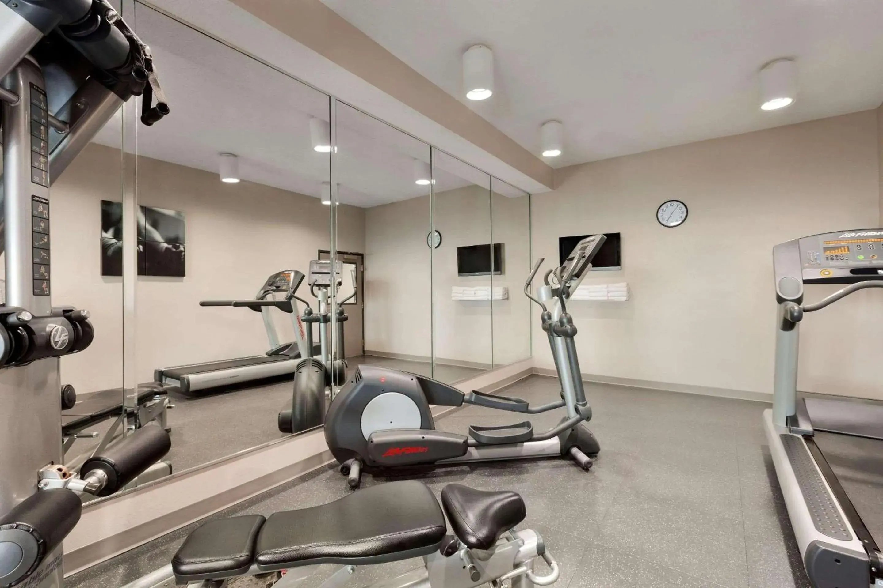 Fitness centre/facilities in Country Inn & Suites by Radisson, Warner Robins, GA Fitness centre/facilities in Country Inn & Suites by Radisson, Warner Robins, GA