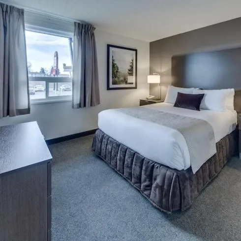 Bed in Heritage Inn Hotel & Convention Centre - Pincher Creek