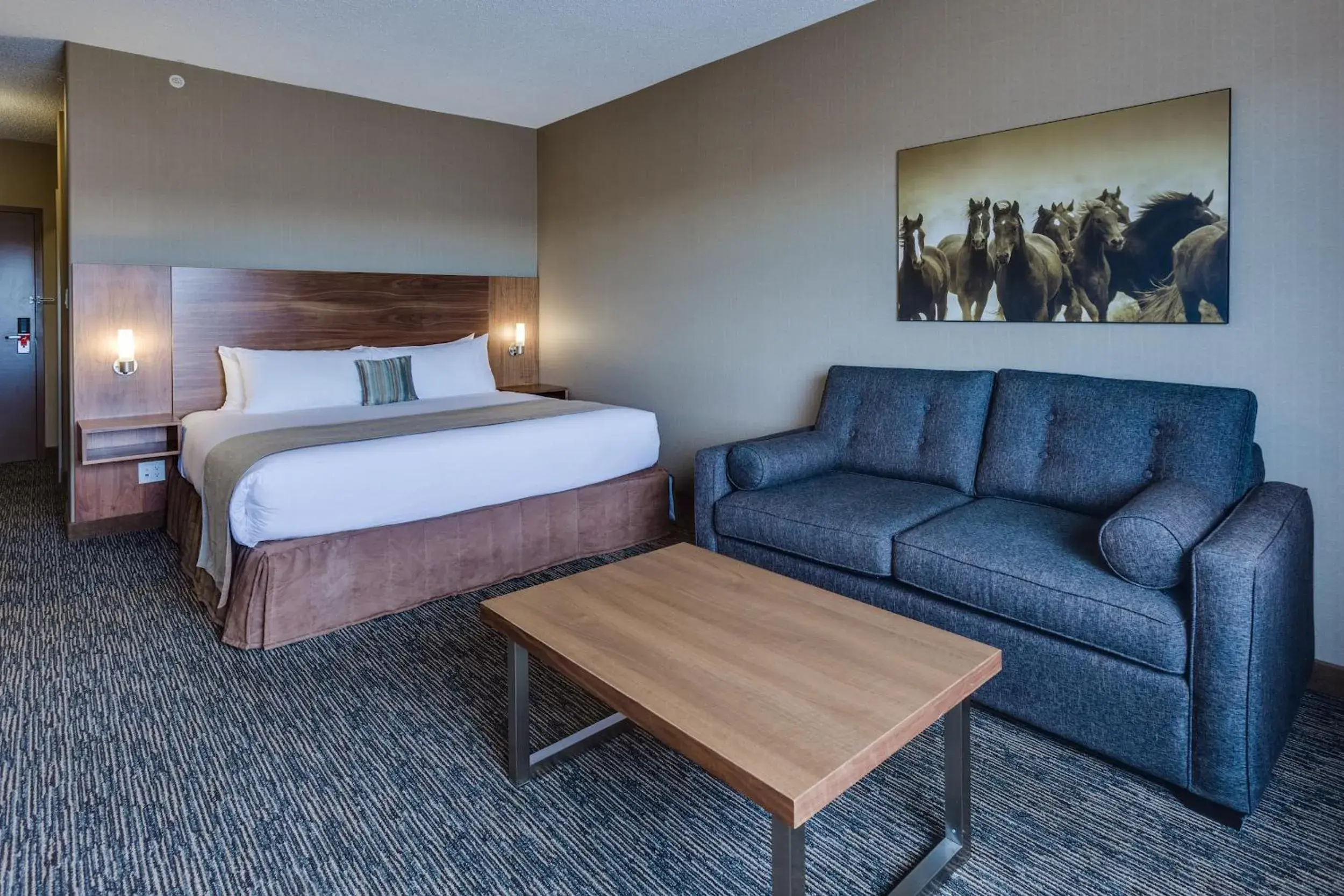 Deluxe King Room in Heritage Inn Hotel & Convention Centre - Pincher Creek Deluxe King Room in Heritage Inn Hotel & Convention Centre - Pincher Creek