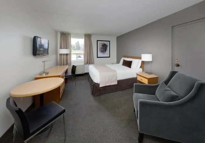 Bed in Heritage Inn Hotel & Convention Centre - Pincher Creek