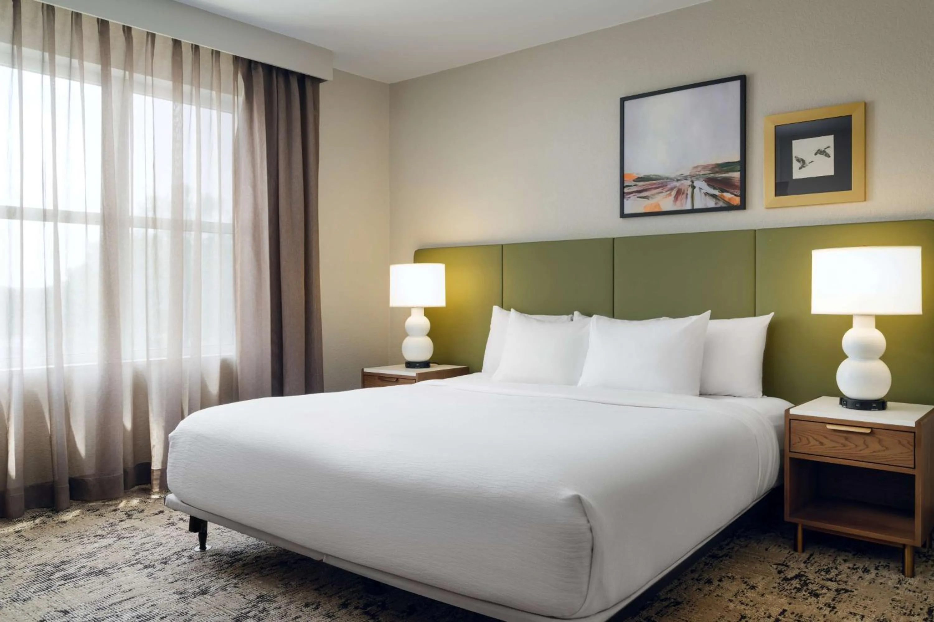 Bed in Embassy Suites by Hilton Memphis East Germantown Area