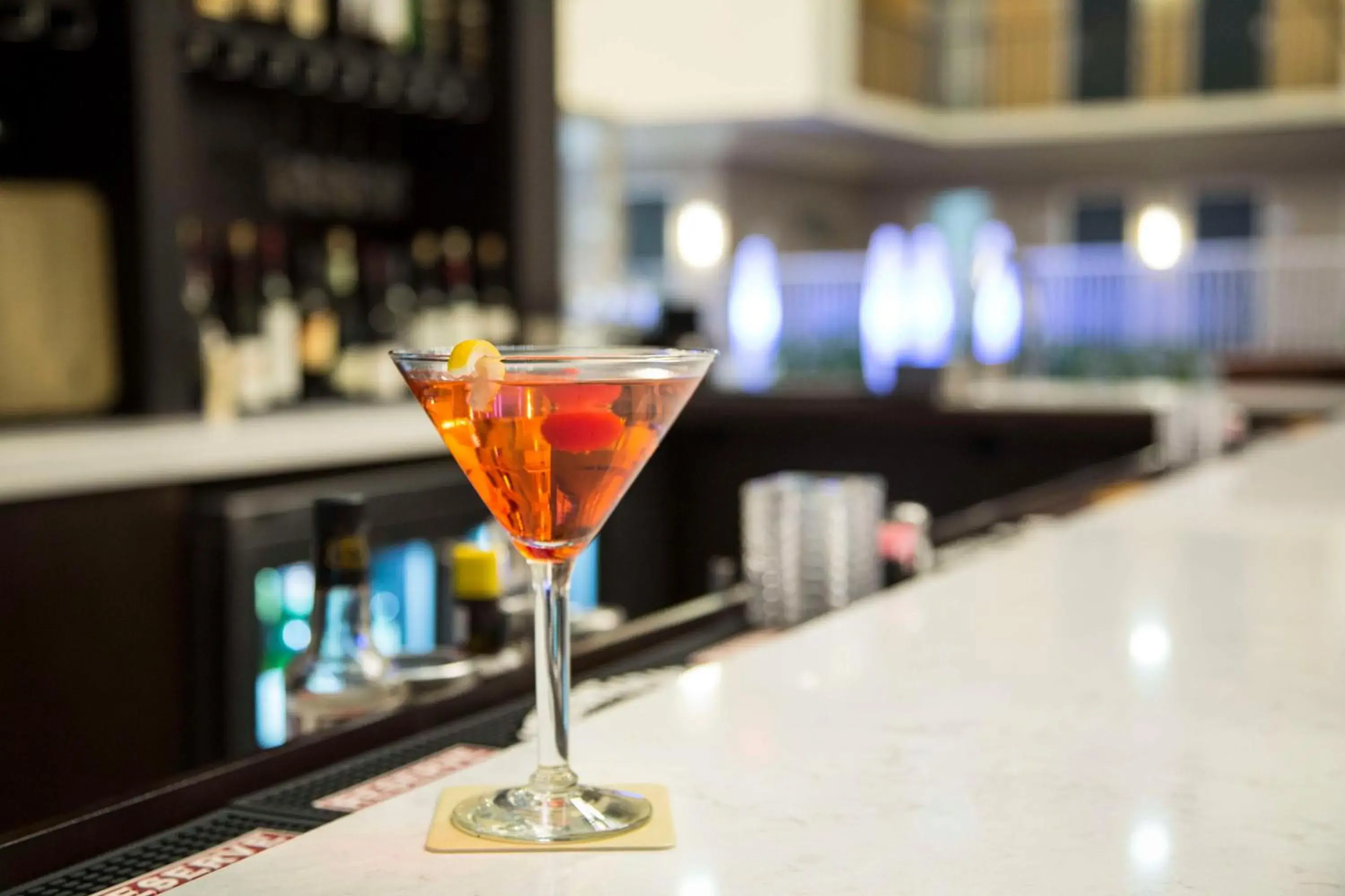 Lounge or bar in Embassy Suites by Hilton Memphis East Germantown Area Lounge or bar in Embassy Suites by Hilton Memphis East Germantown Area