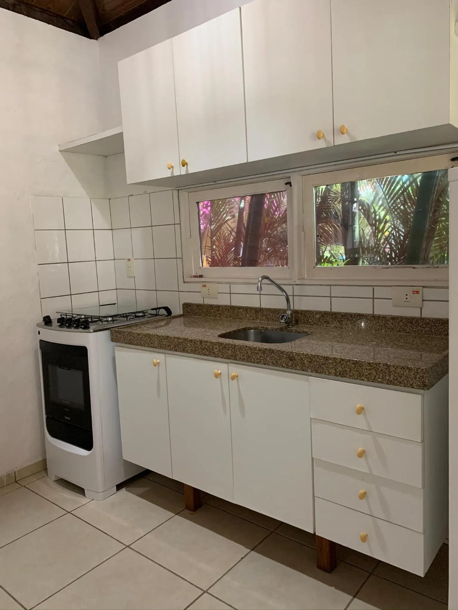 Kitchen or kitchenette in La Dolce Vita Flat & Pousada