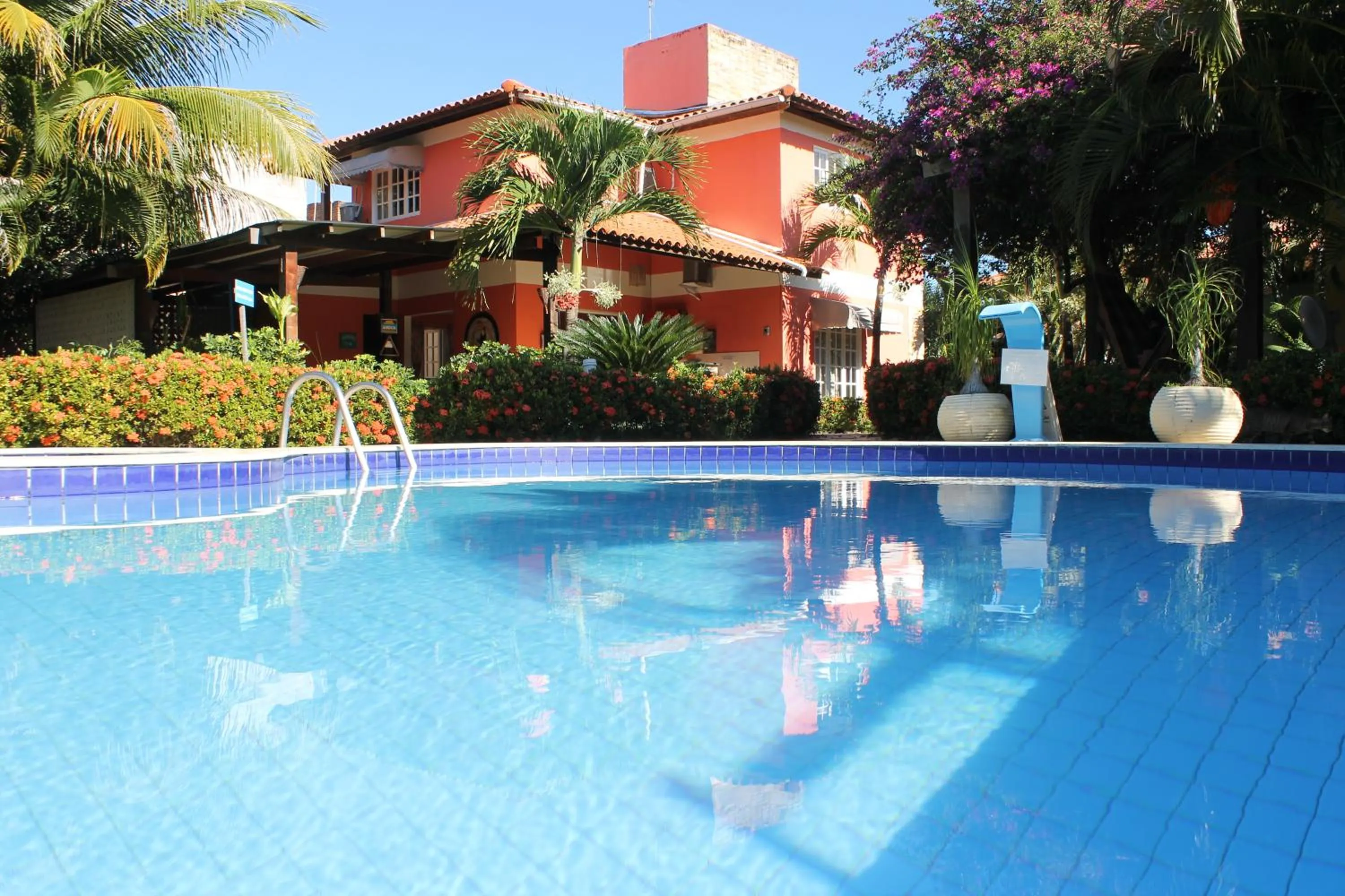 Swimming pool in La Dolce Vita Flat & Pousada