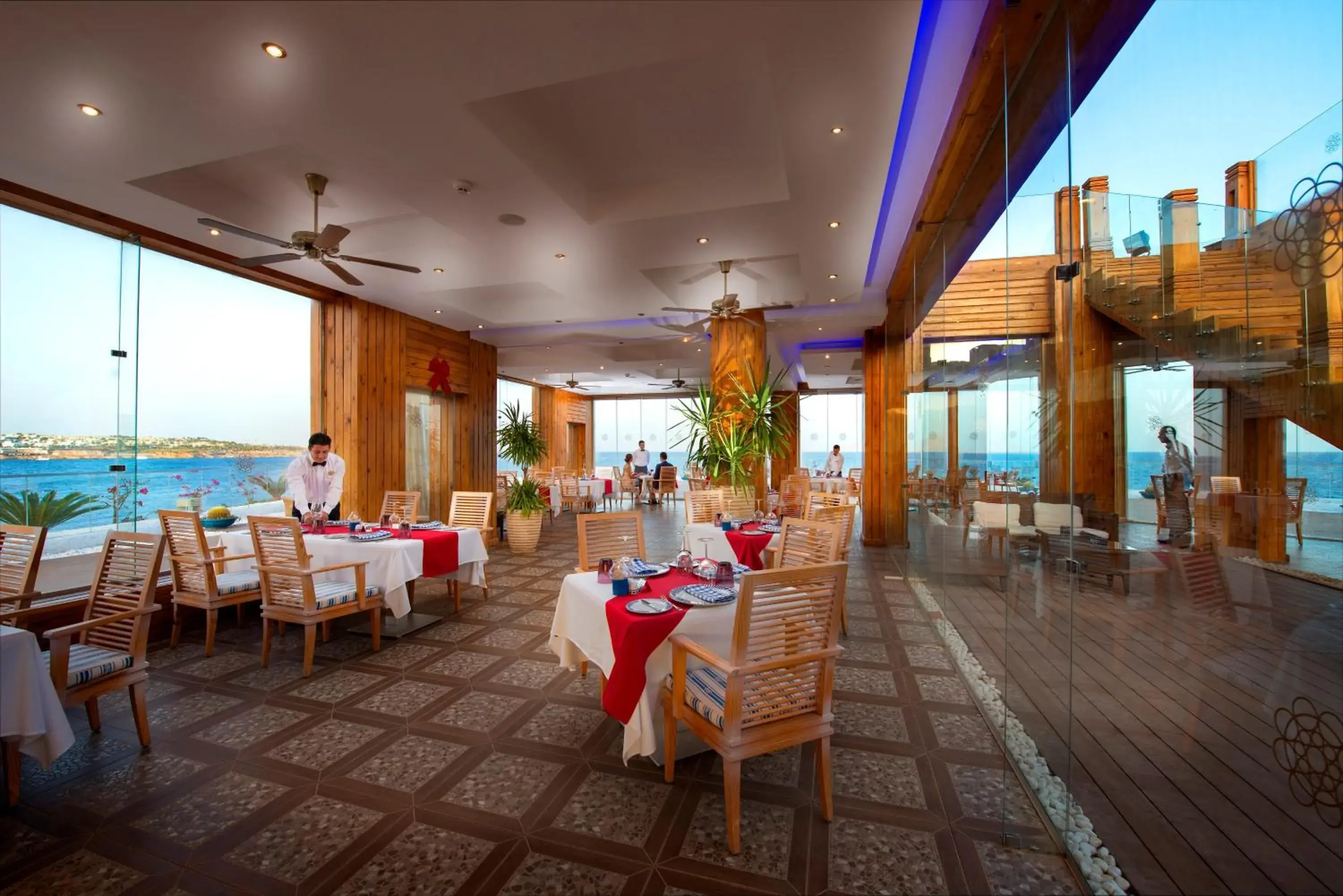 Restaurant/Places to Eat in Sunrise Arabian Beach Resort