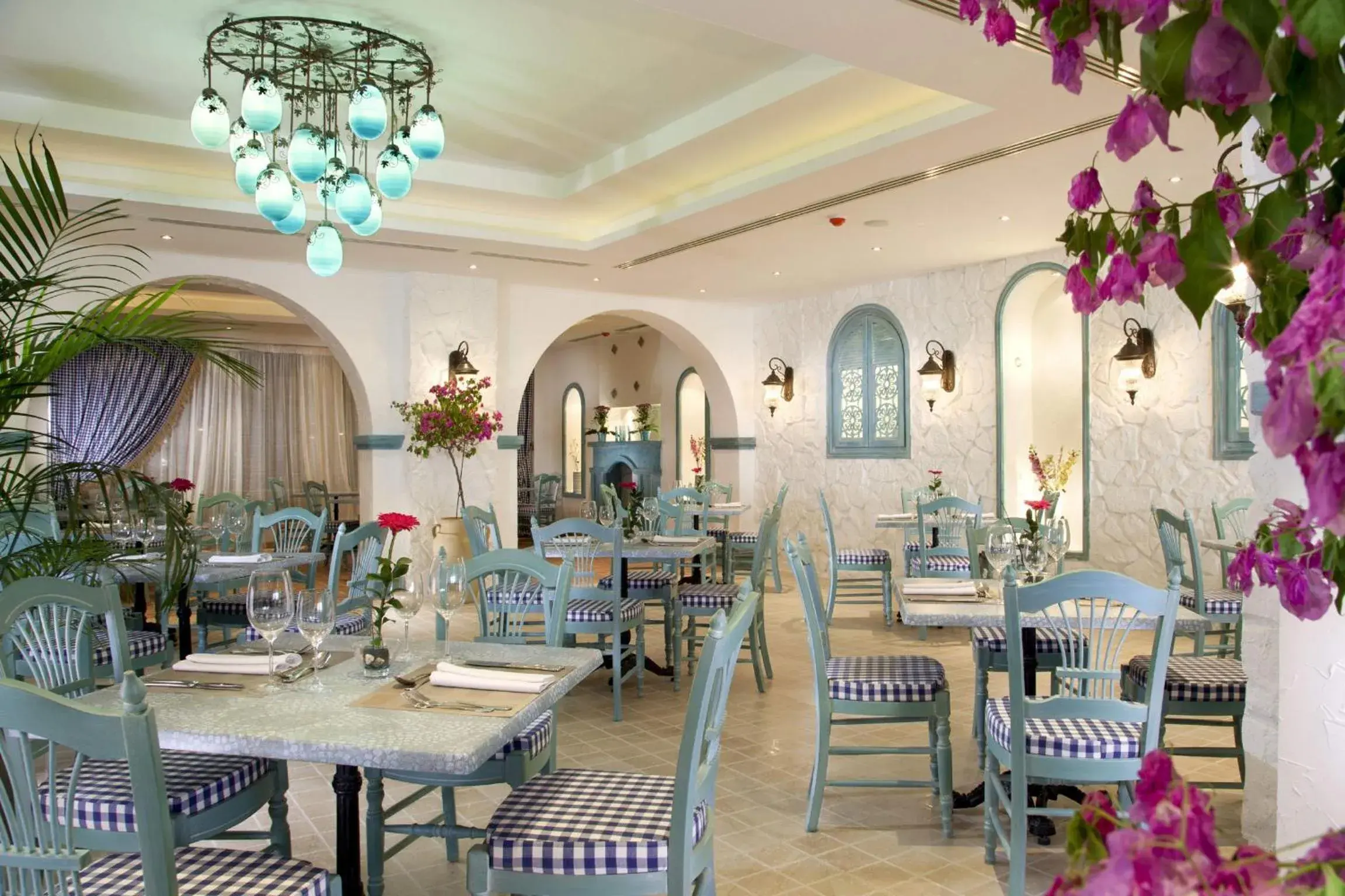 Restaurant/Places to Eat in Sunrise Arabian Beach Resort