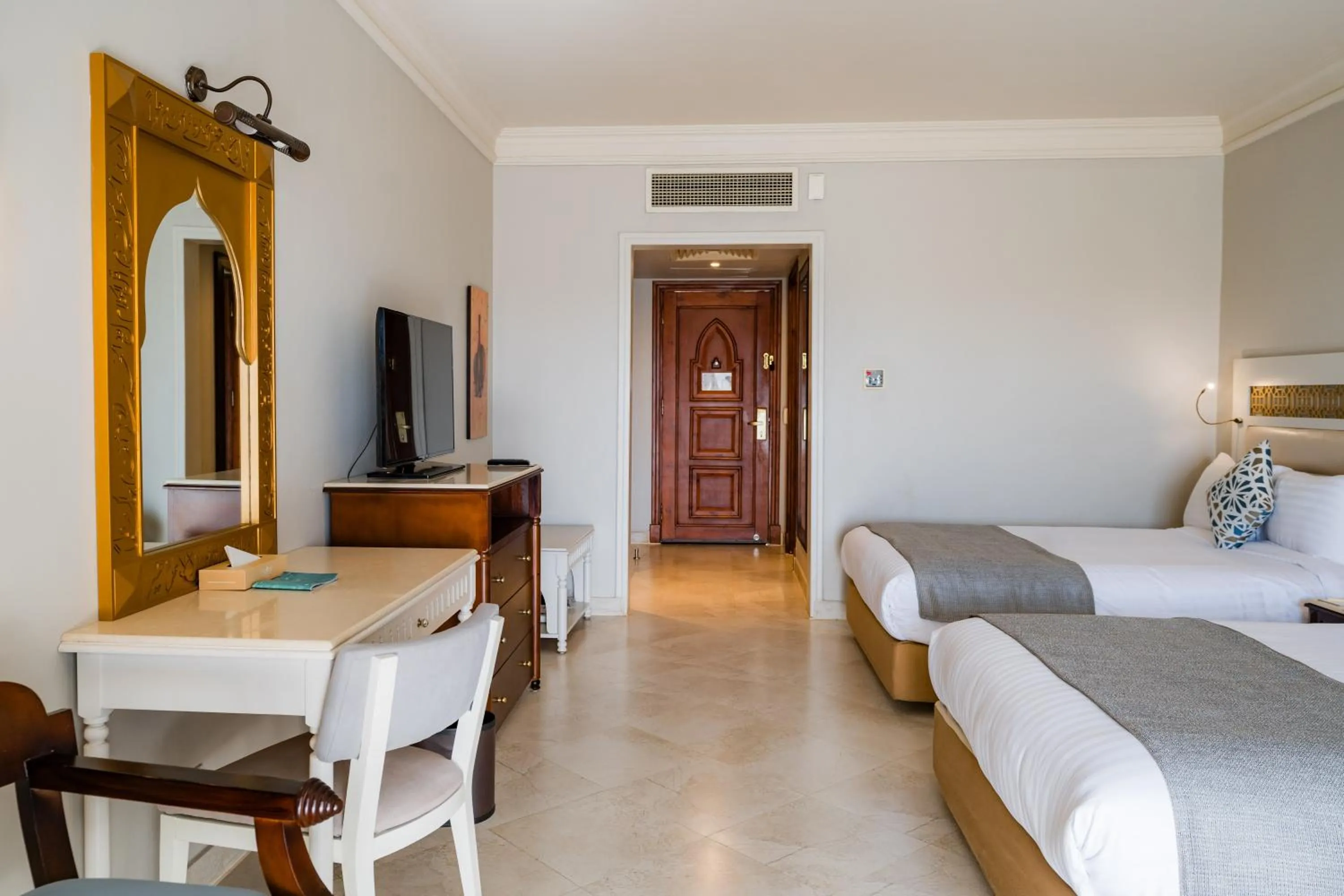 Bedroom, Bed in Sunrise Arabian Beach Resort