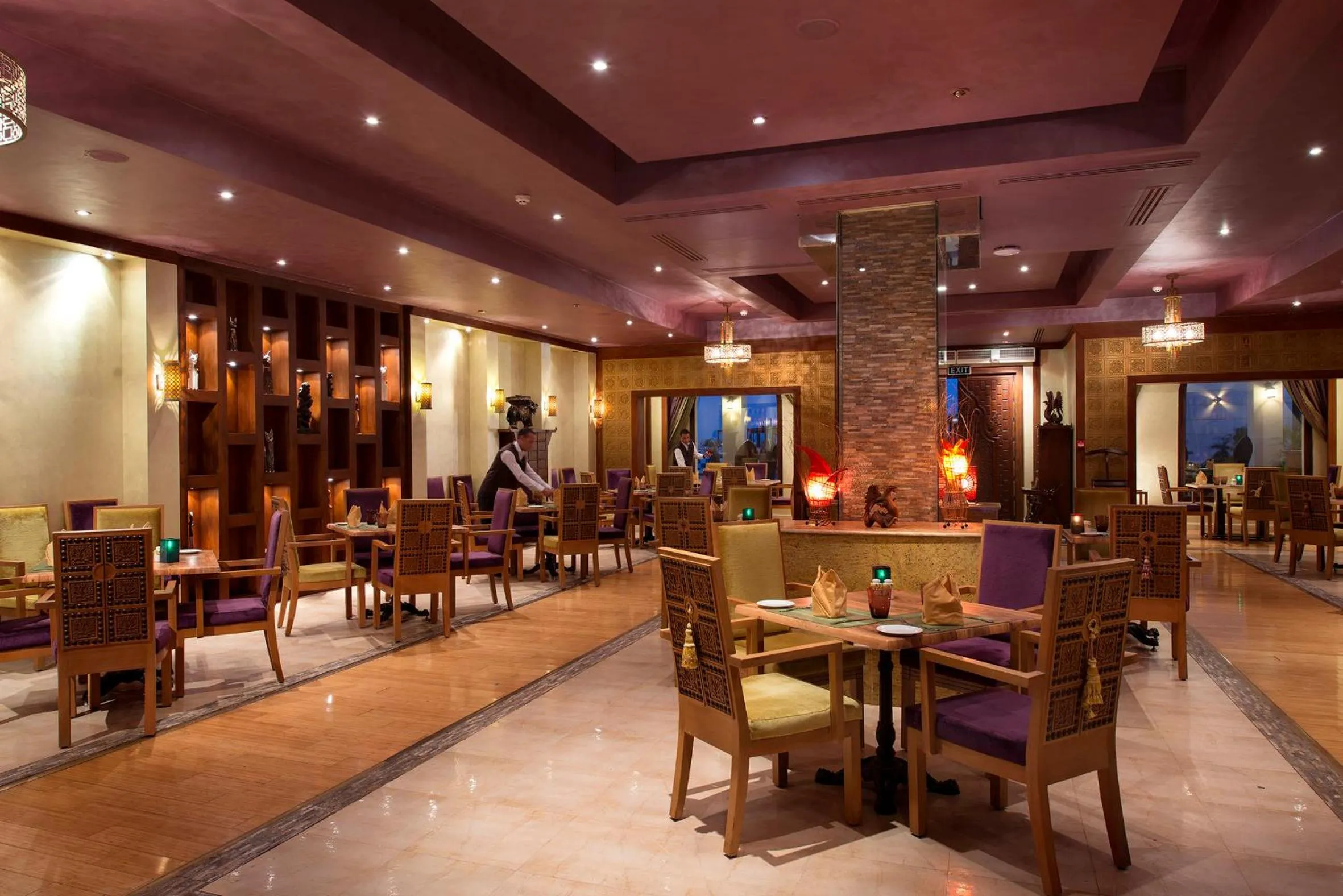 Restaurant/places to eat in Sunrise Arabian Beach Resort
