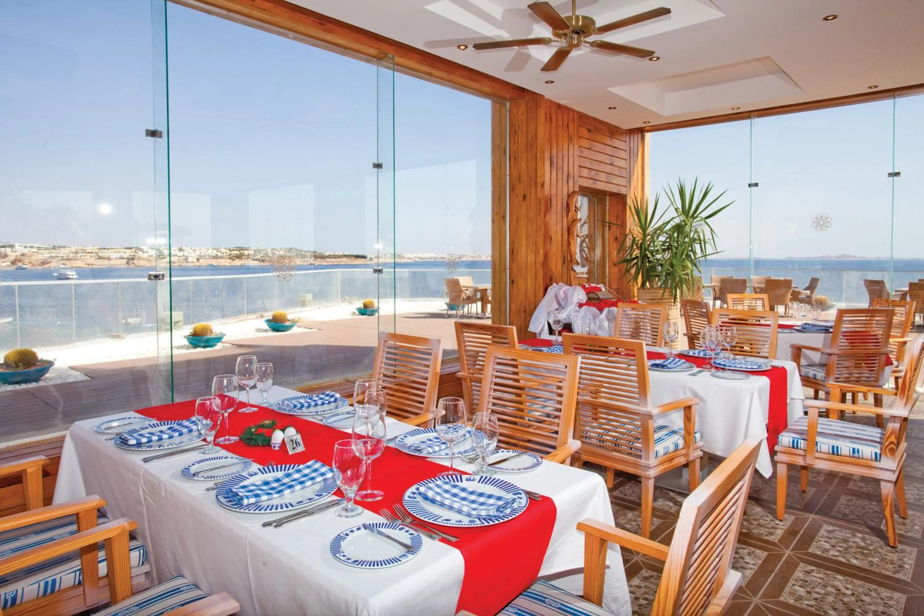 Restaurant/places to eat in Sunrise Arabian Beach Resort