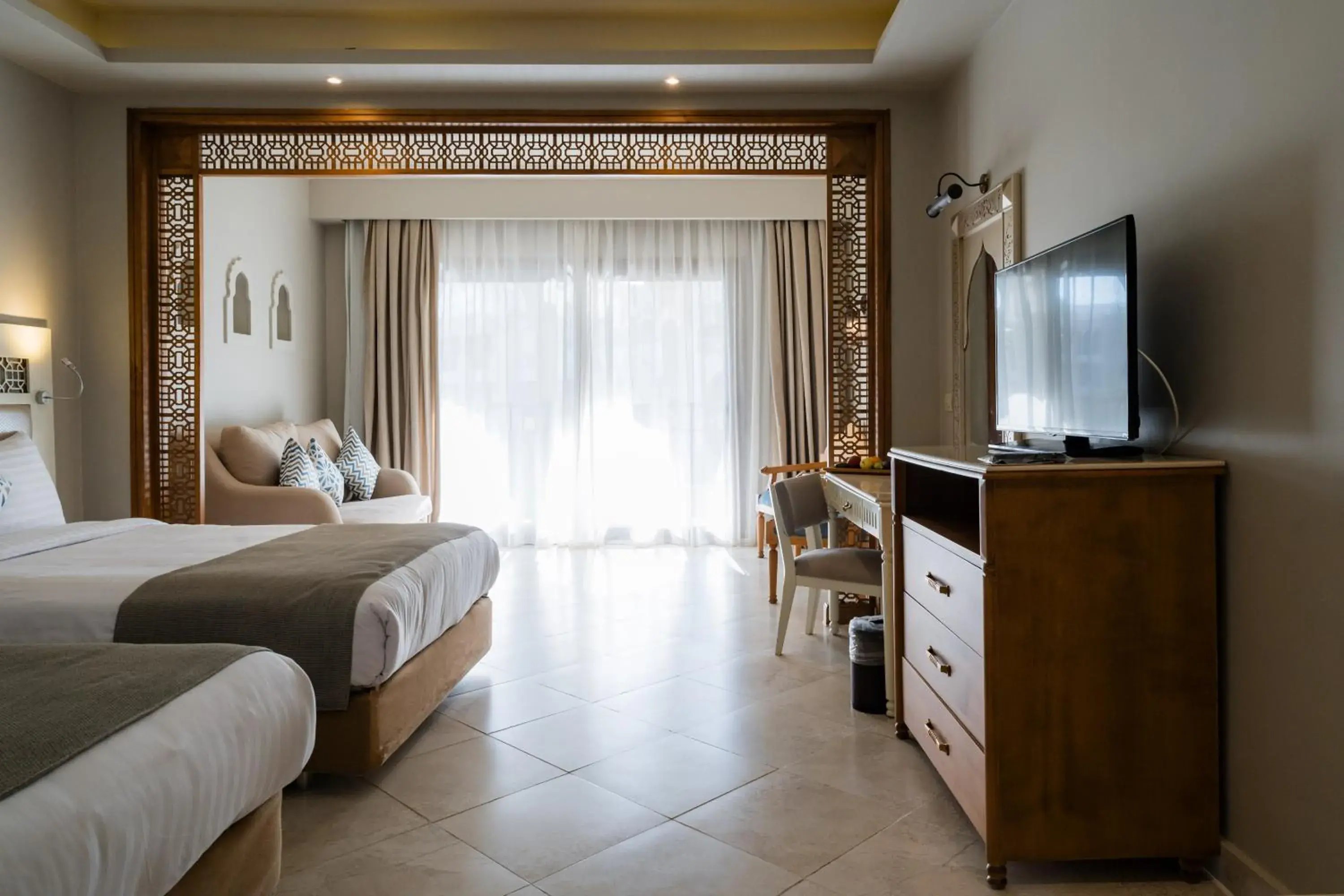 Bedroom, TV/Entertainment Center in Sunrise Arabian Beach Resort