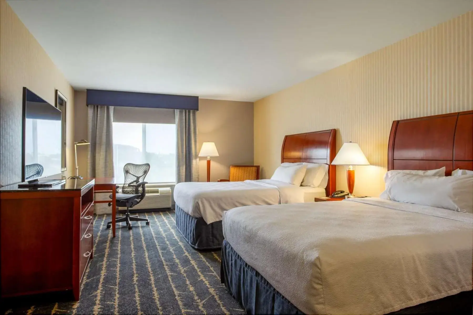 Bed in Hilton Garden Inn Milwaukee Northwest Conference Center Bed in Hilton Garden Inn Milwaukee Northwest Conference Center