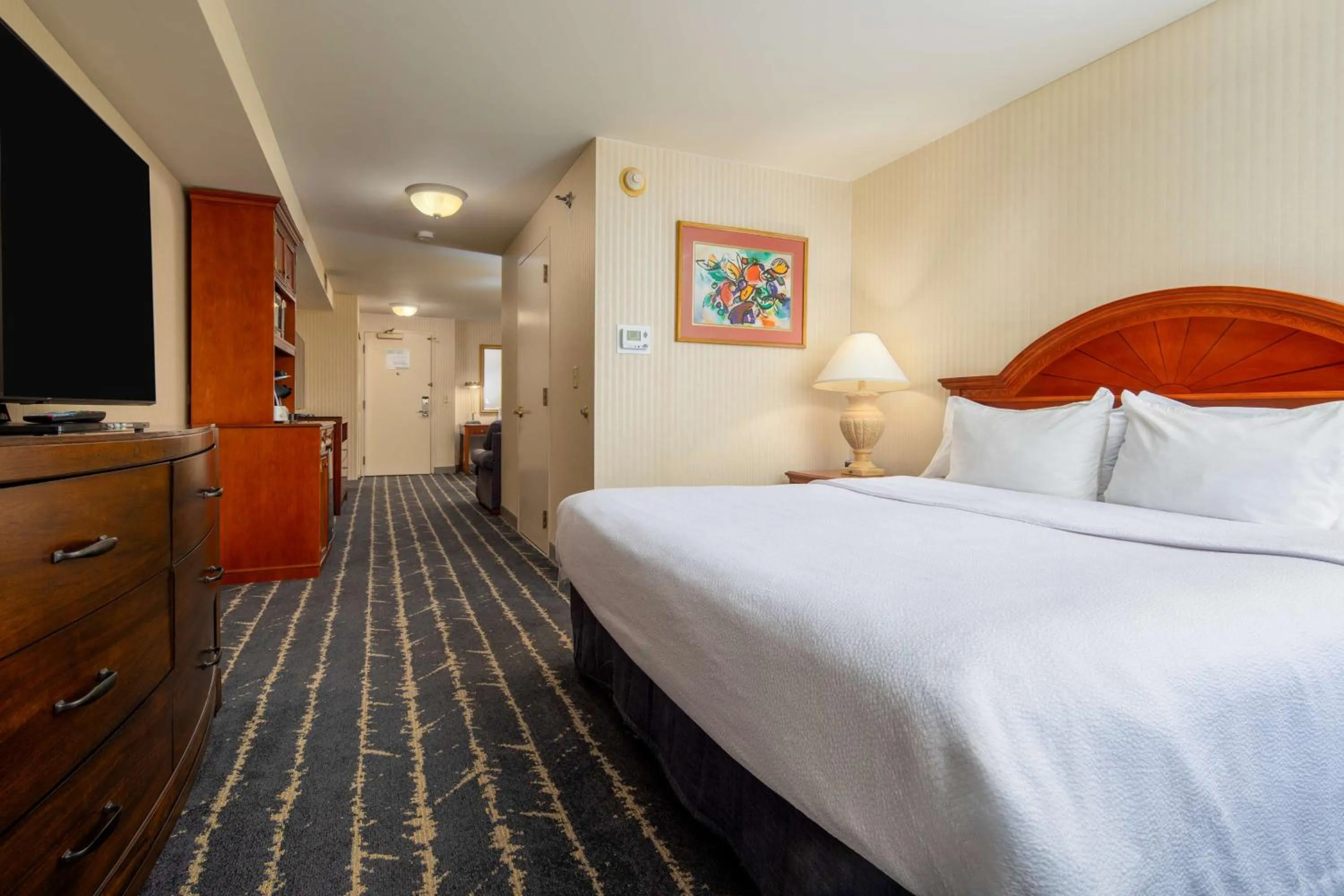 Bed in Hilton Garden Inn Milwaukee Northwest Conference Center