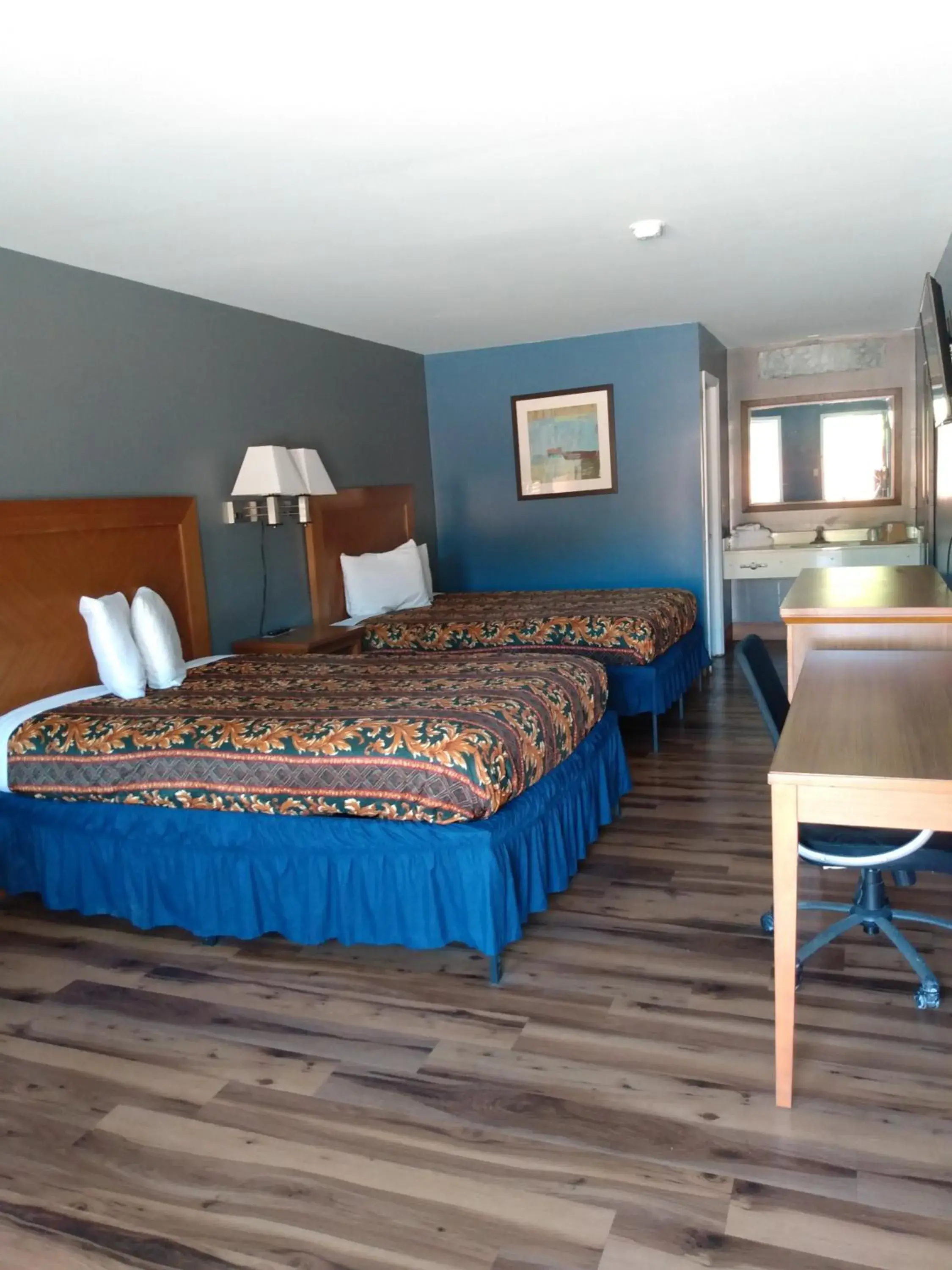 Contractor Weekly Special in Countryside Inn Contractor Weekly Special in Countryside Inn