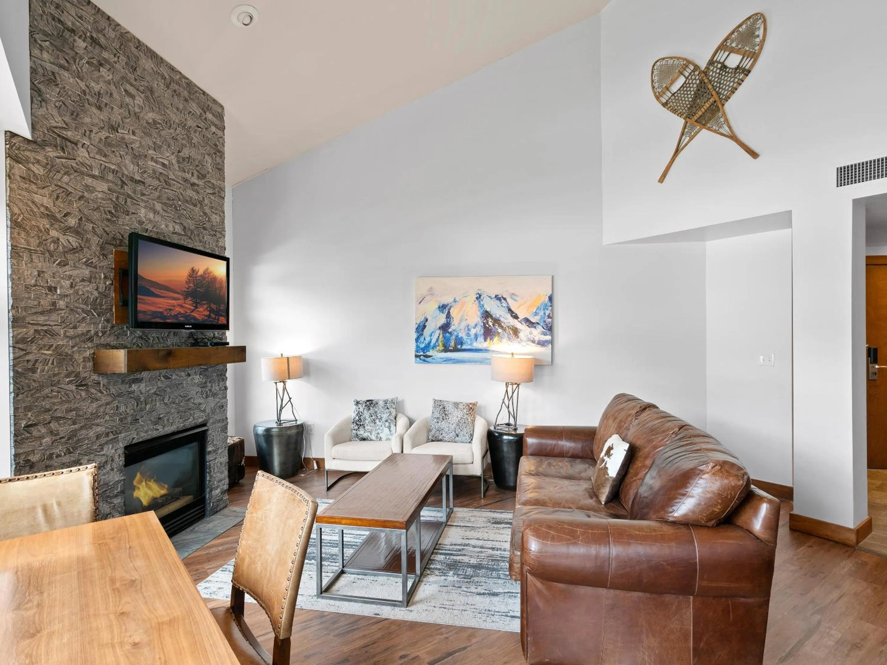 Living room in Sundial Lodge by All Seasons Resort Lodging