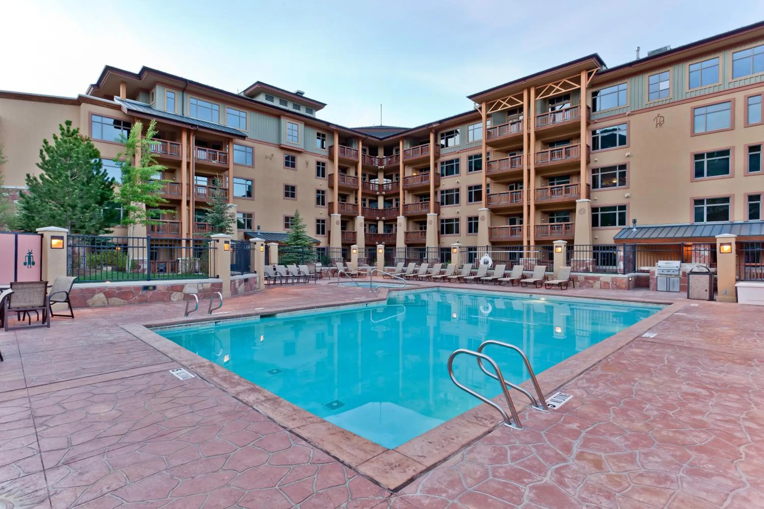 Swimming pool in Sundial Lodge by All Seasons Resort Lodging Swimming pool in Sundial Lodge by All Seasons Resort Lodging