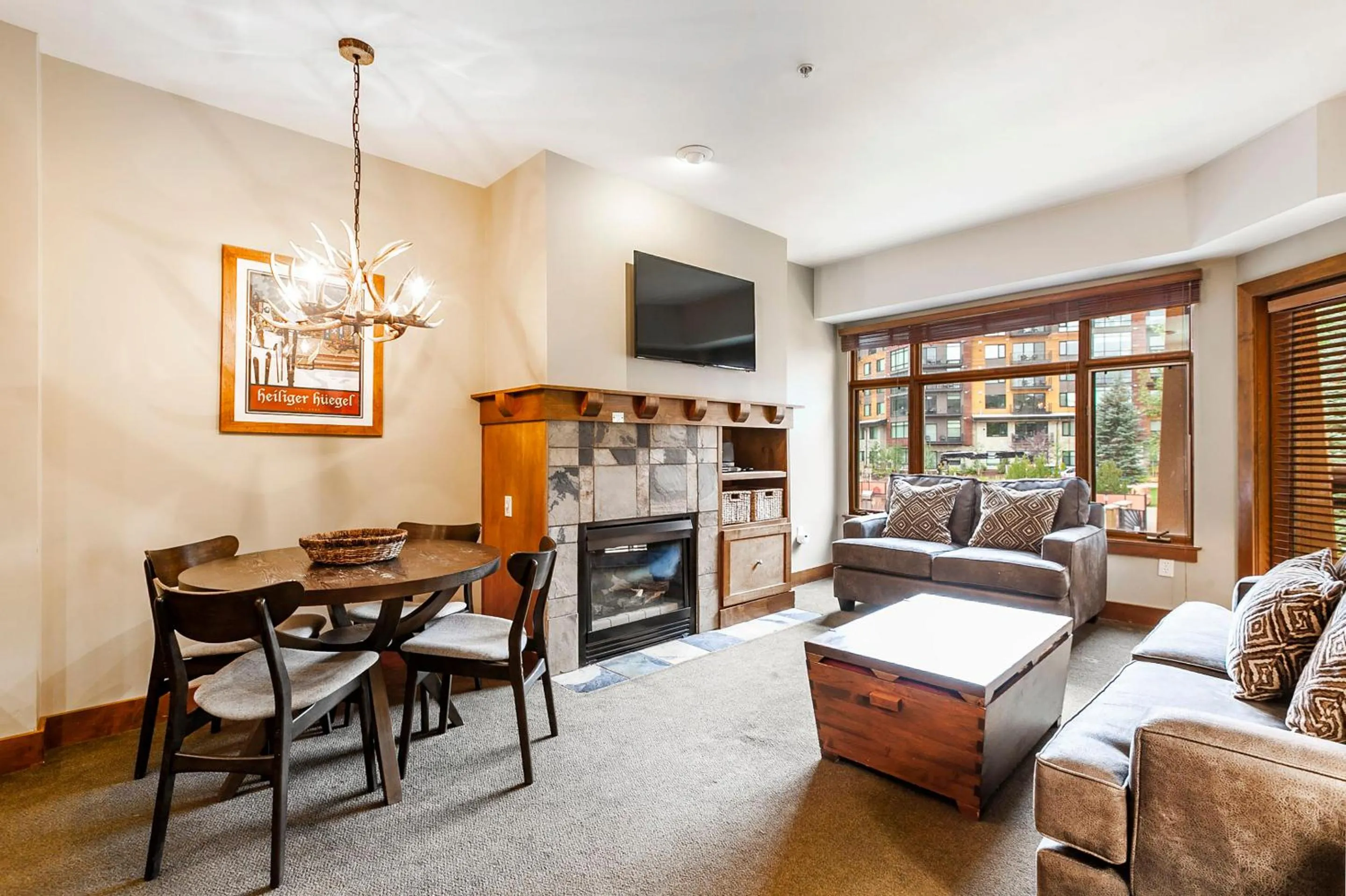 Living room in Sundial Lodge by All Seasons Resort Lodging