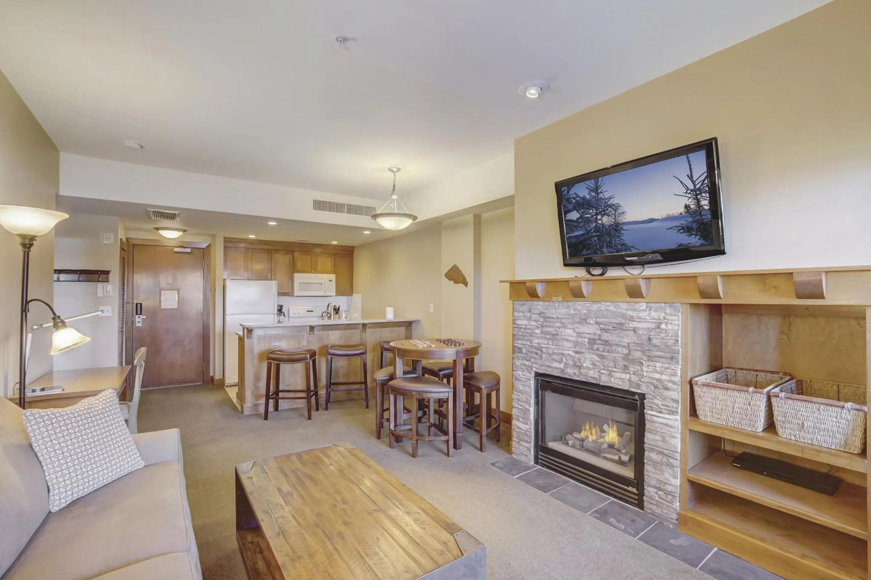 Living room in Sundial Lodge by All Seasons Resort Lodging