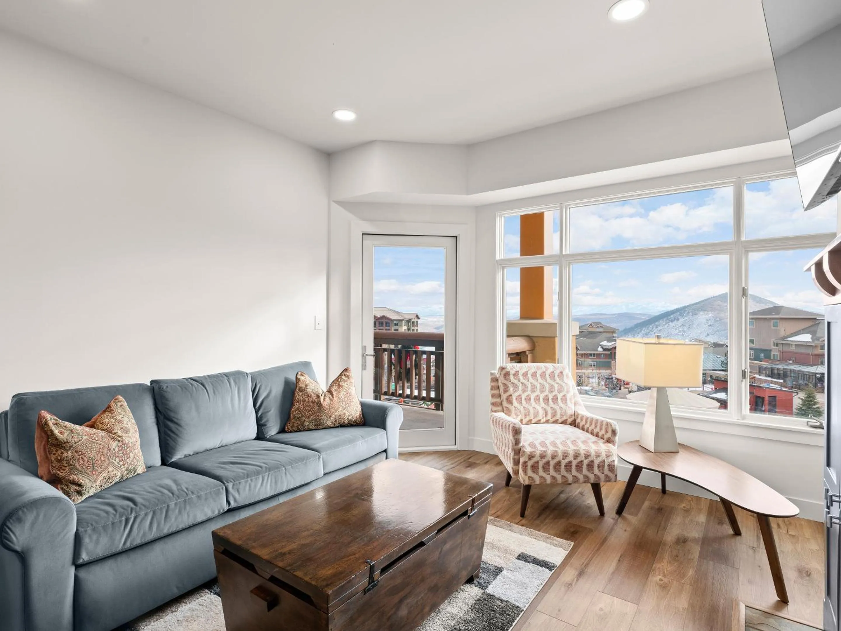 Living room in Sundial Lodge by All Seasons Resort Lodging