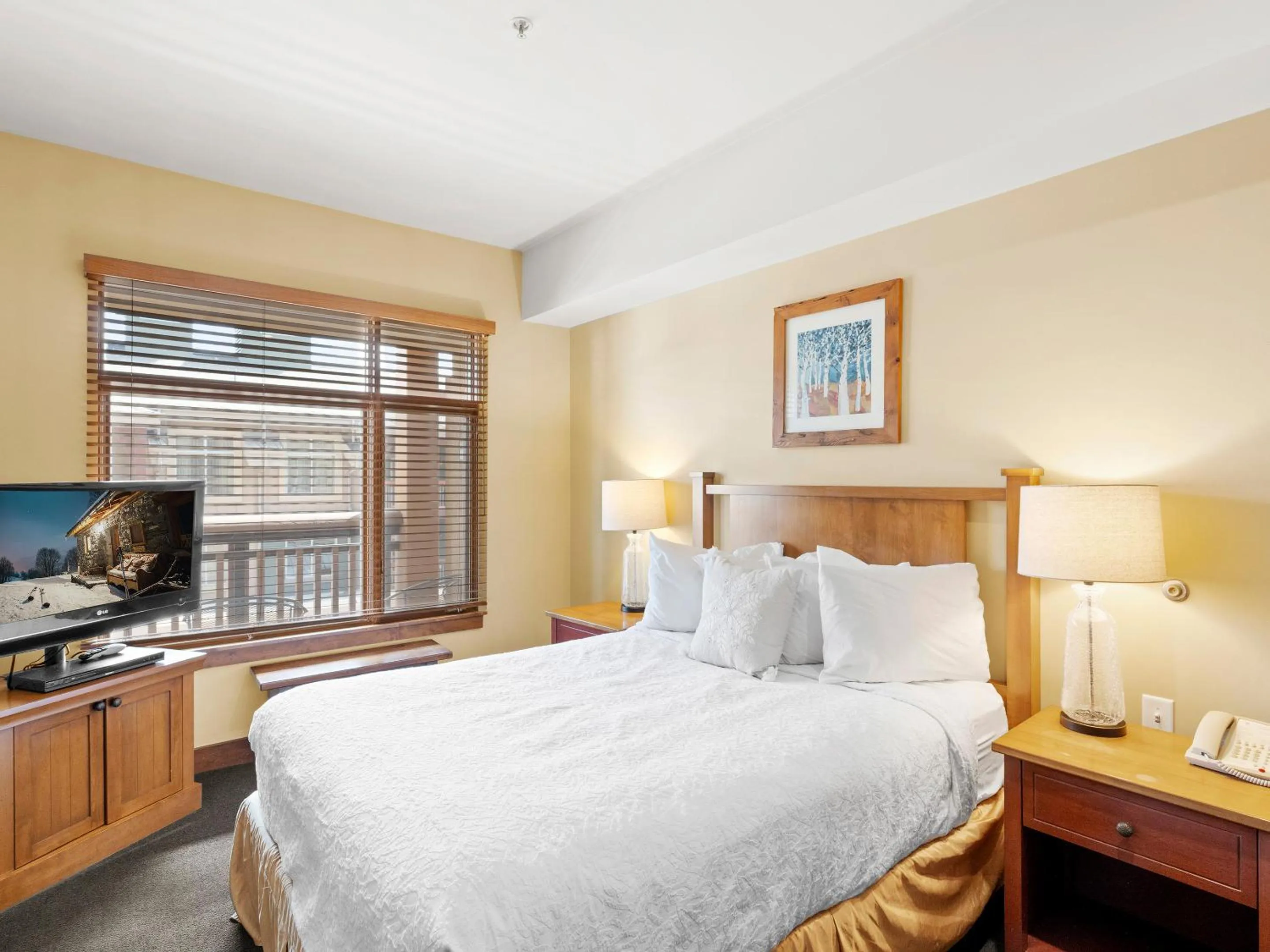 Bed in Sundial Lodge by All Seasons Resort Lodging