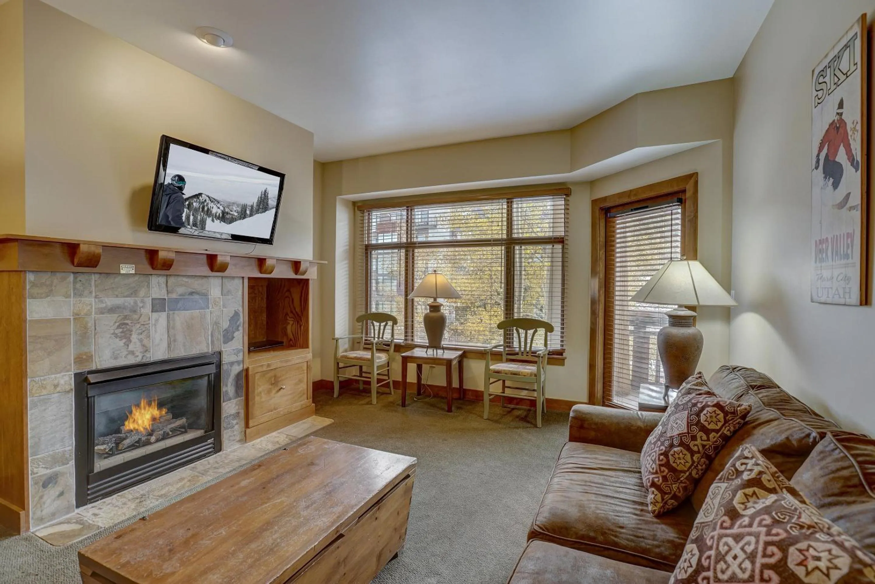 Living room in Sundial Lodge by All Seasons Resort Lodging