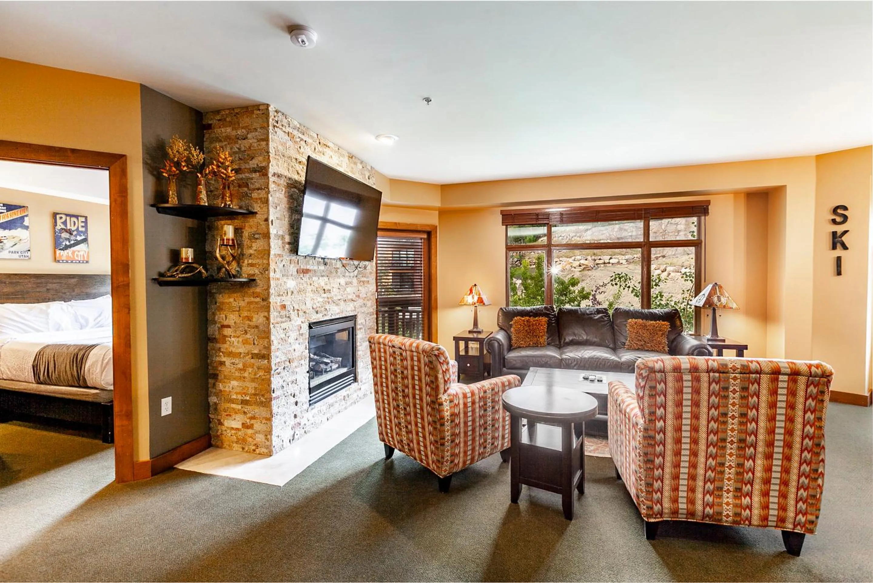 Living room in Sundial Lodge by All Seasons Resort Lodging