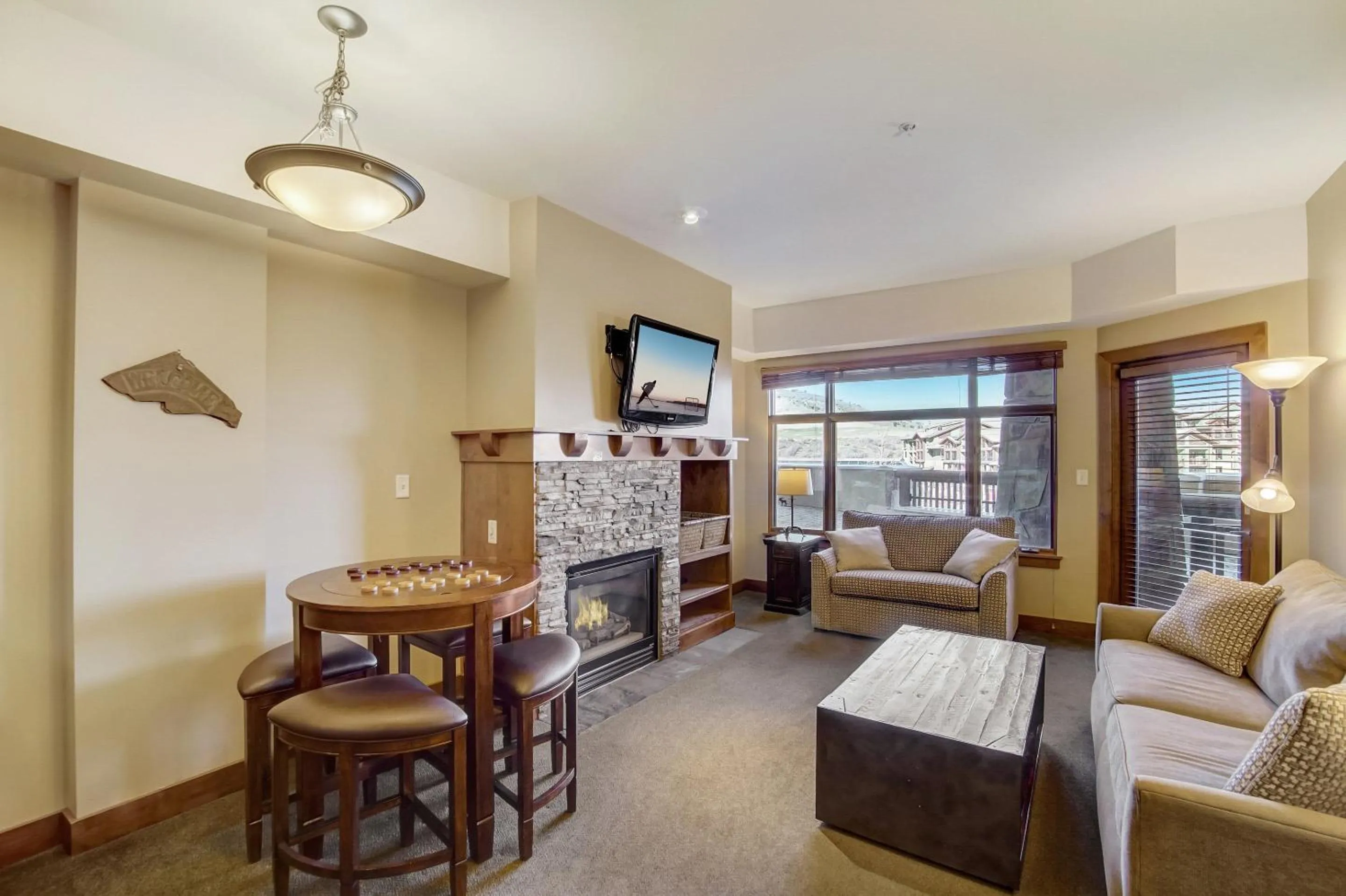 Living room in Sundial Lodge by All Seasons Resort Lodging