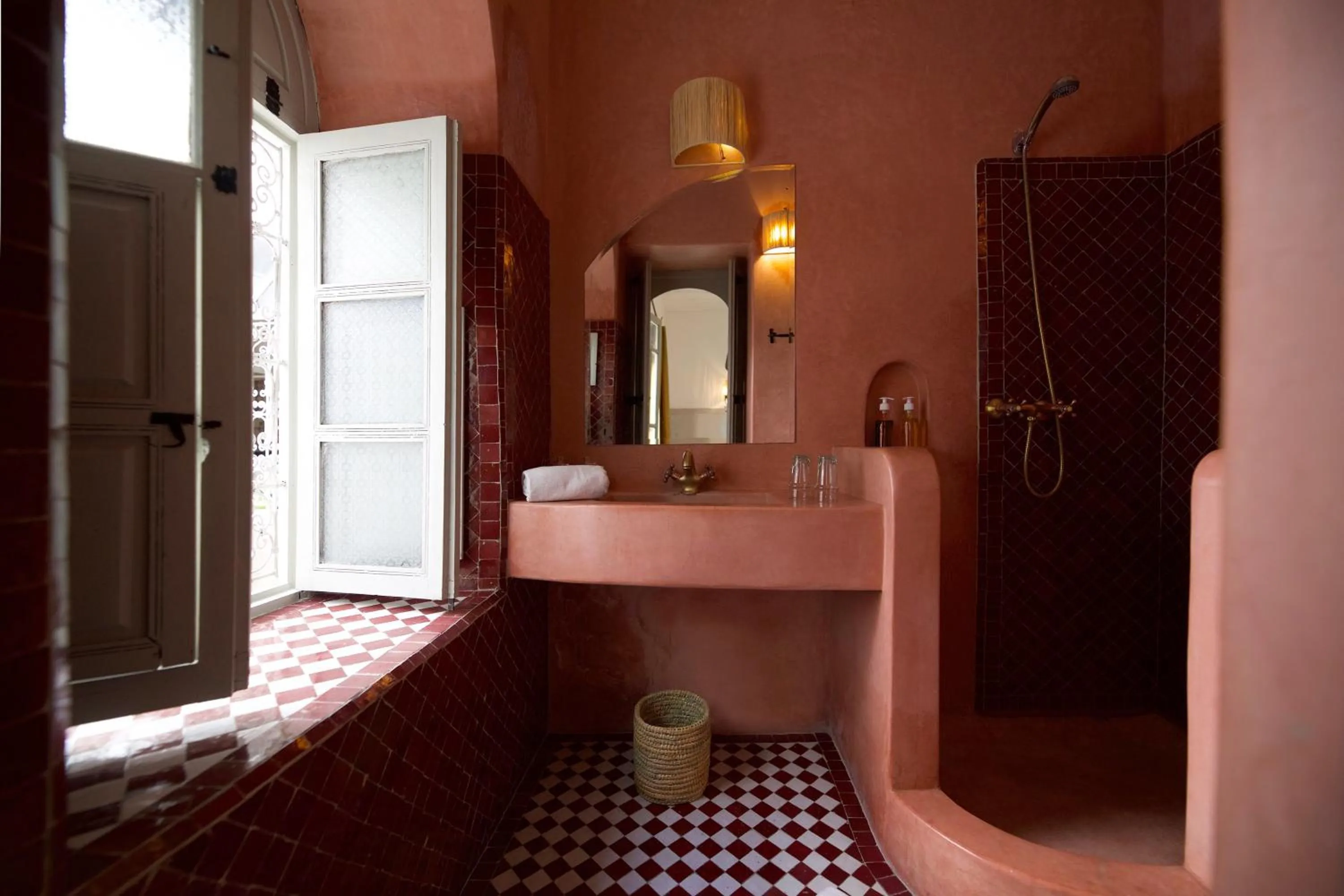 Bathroom, Bed in Riad Oriental Glory & Spa