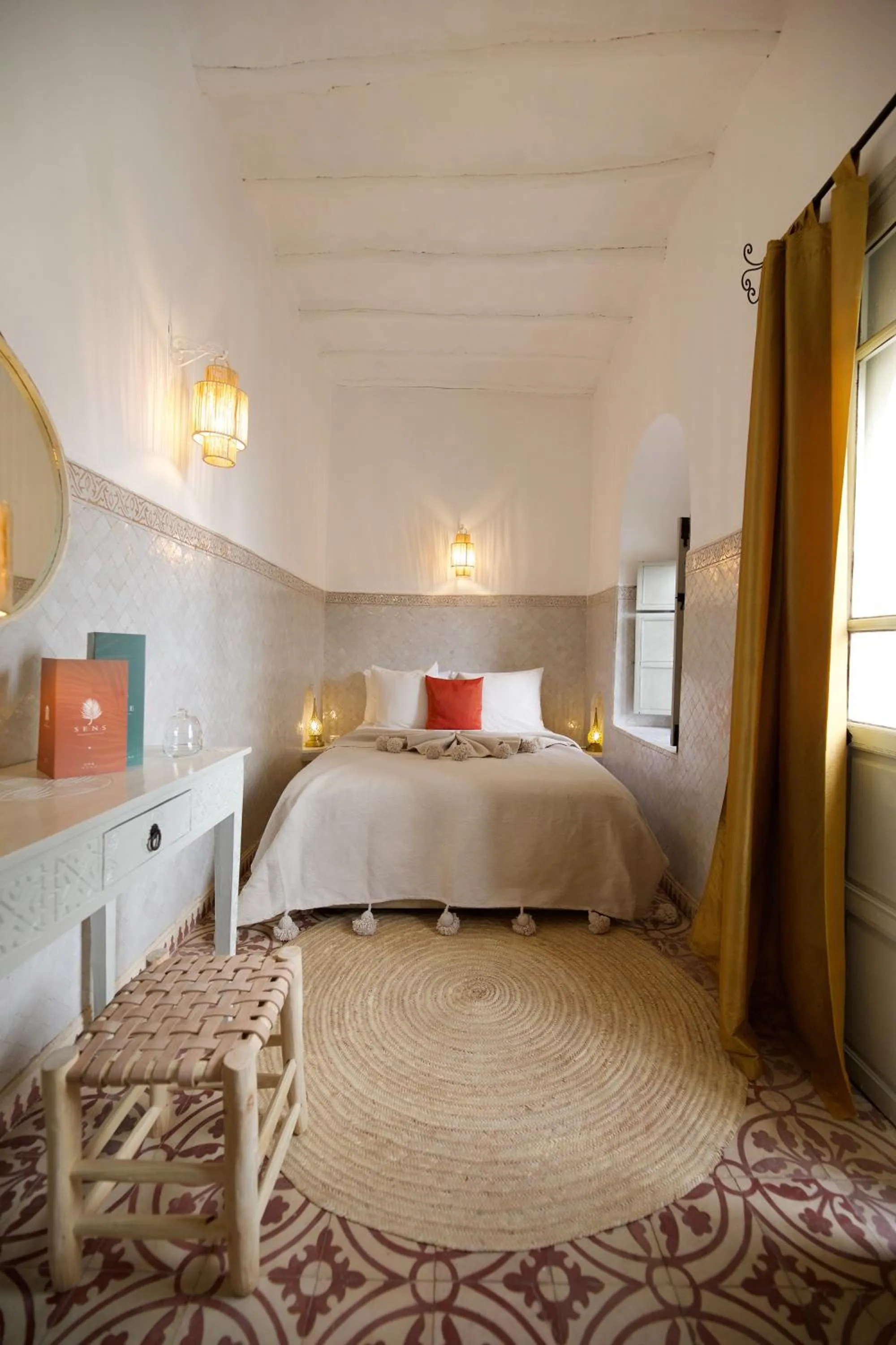 Photo of the whole room, Bed in Riad Oriental Glory & Spa