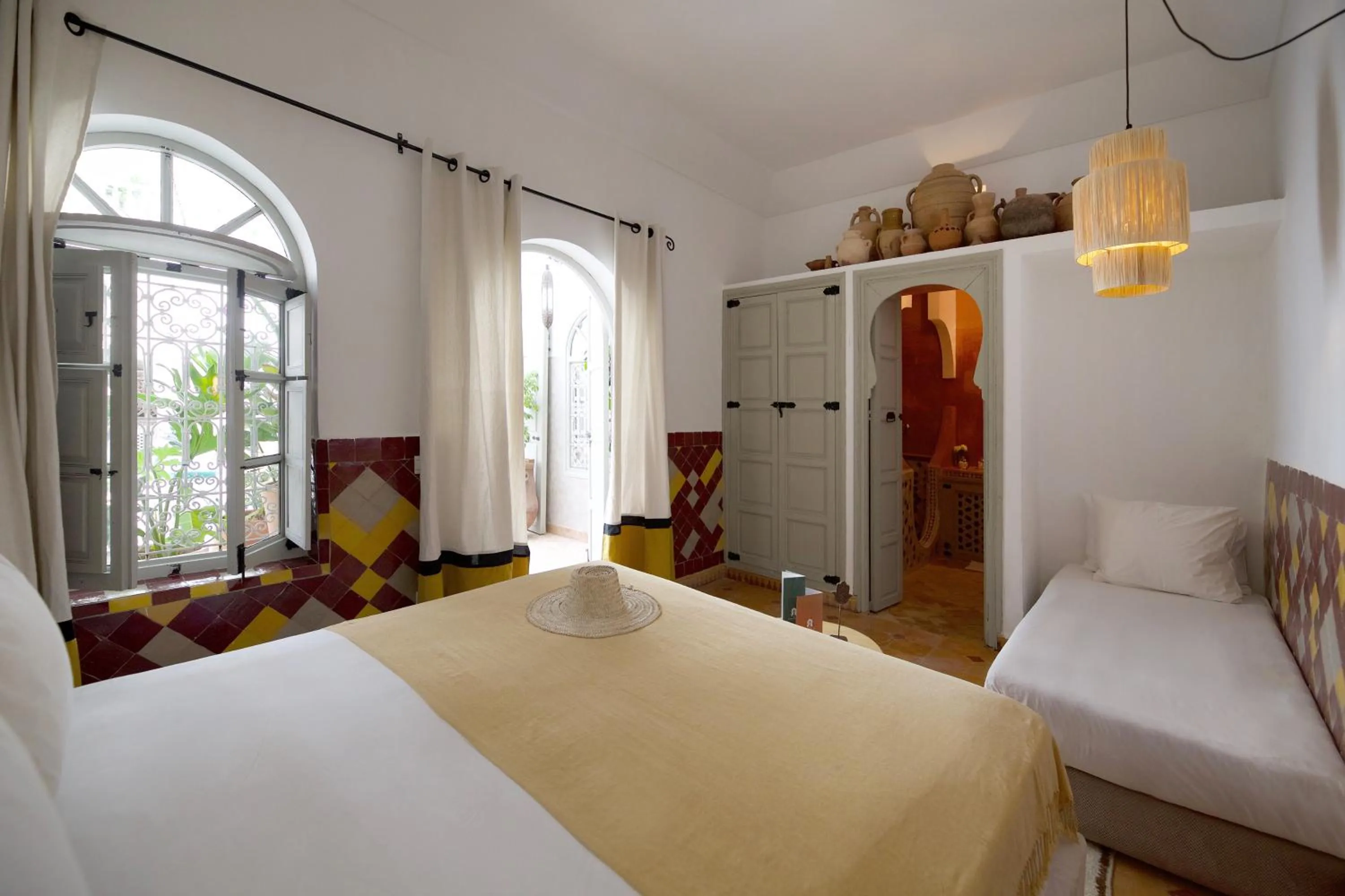 Photo of the whole room, Bed in Riad Oriental Glory & Spa