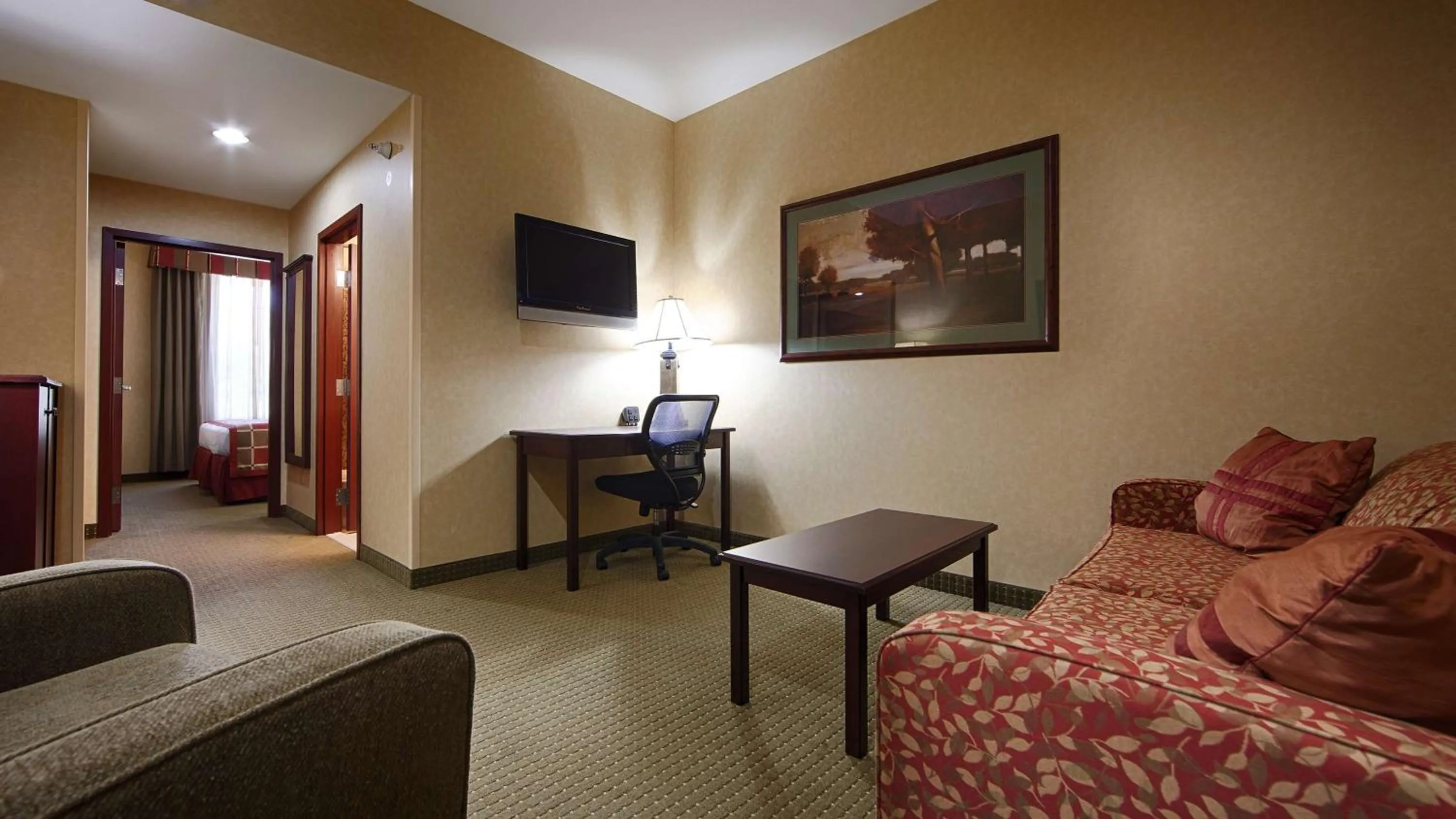 Photo of the whole room, Bed in Best Western Plus Ticonderoga