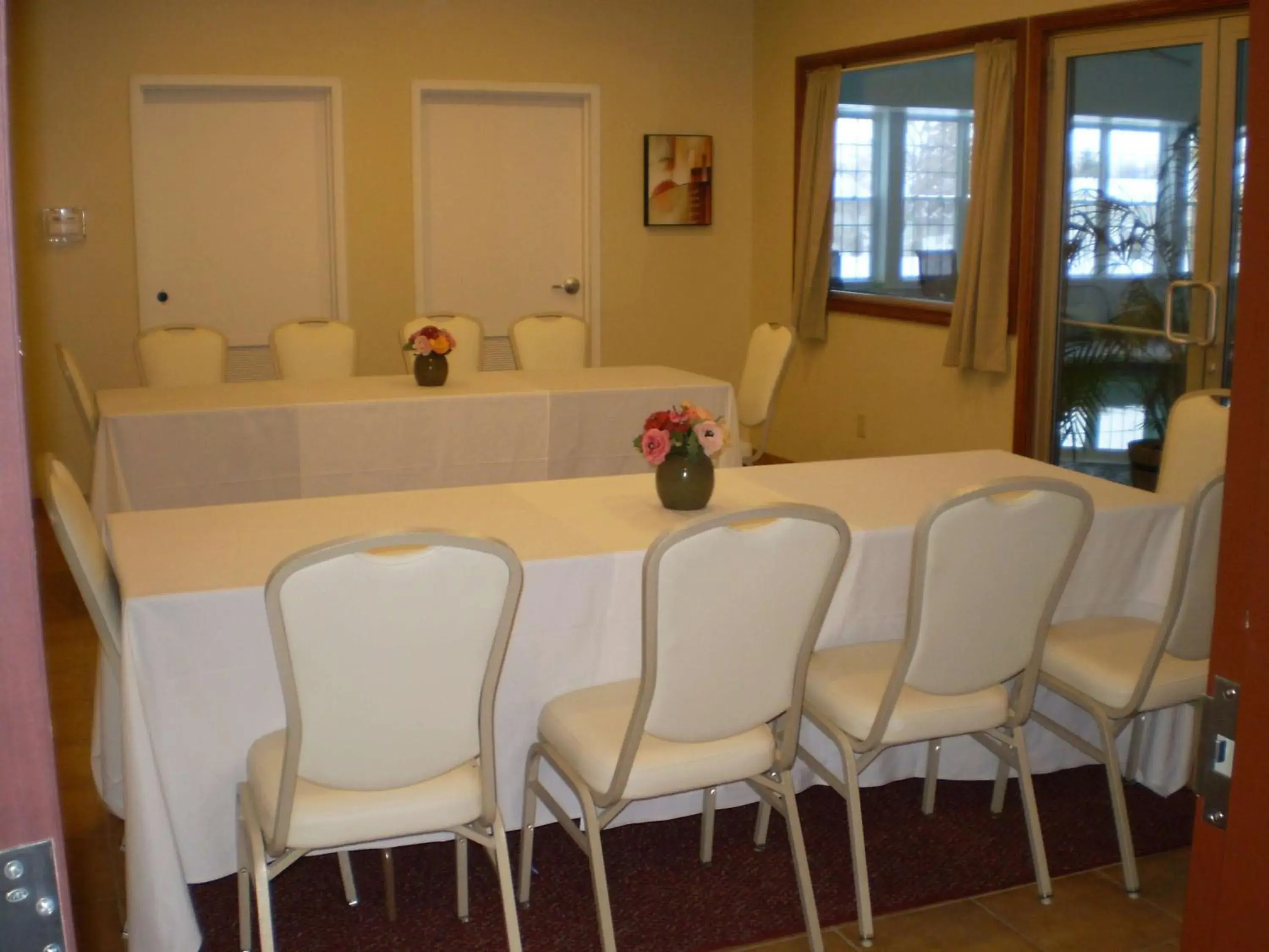 Photo of the whole room in Best Western Plus Ticonderoga Photo of the whole room in Best Western Plus Ticonderoga