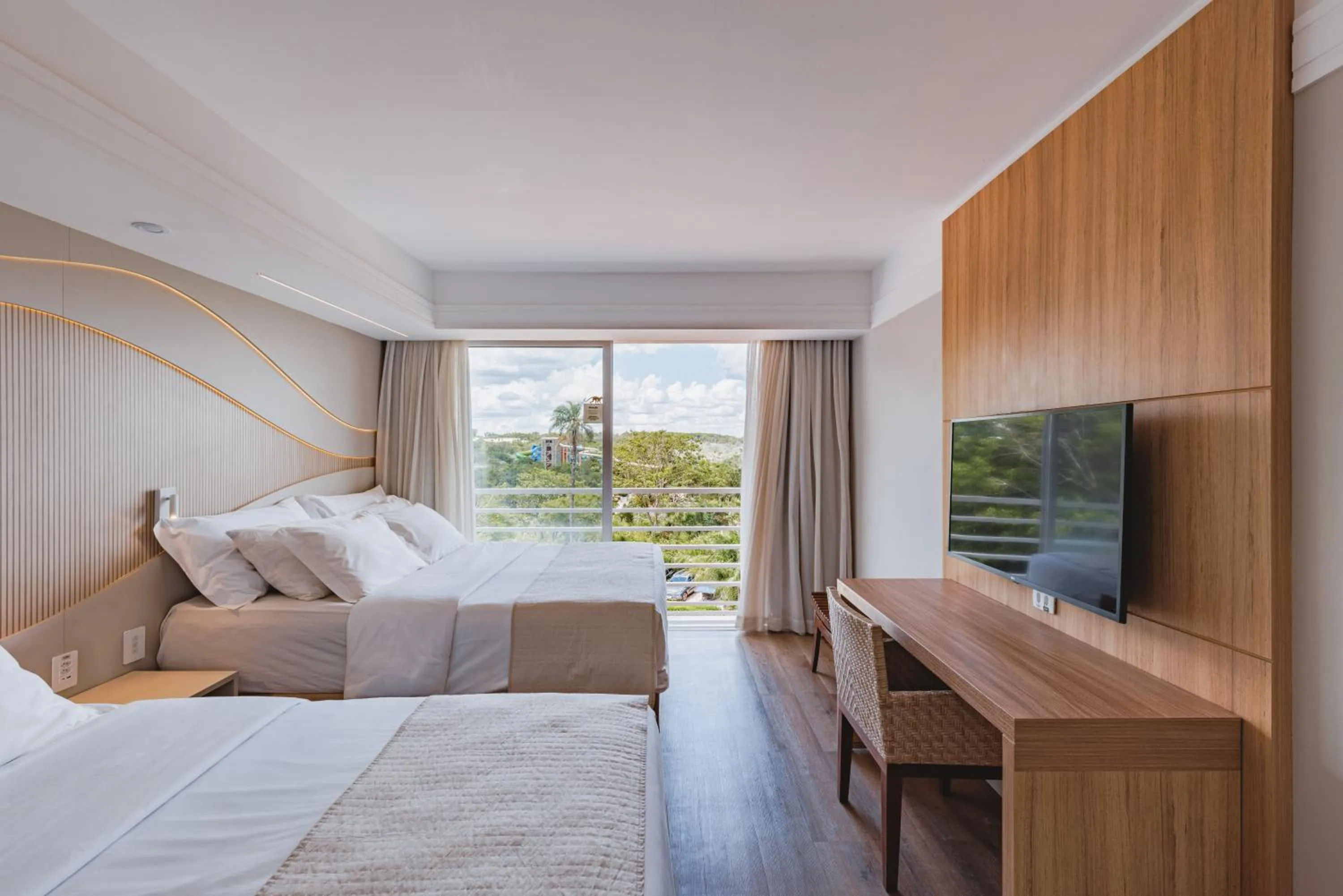 Communal lounge/ TV room, Bed in Rio Quente Resorts Refúgio Grand Premium - Antigo Hotel Turismo