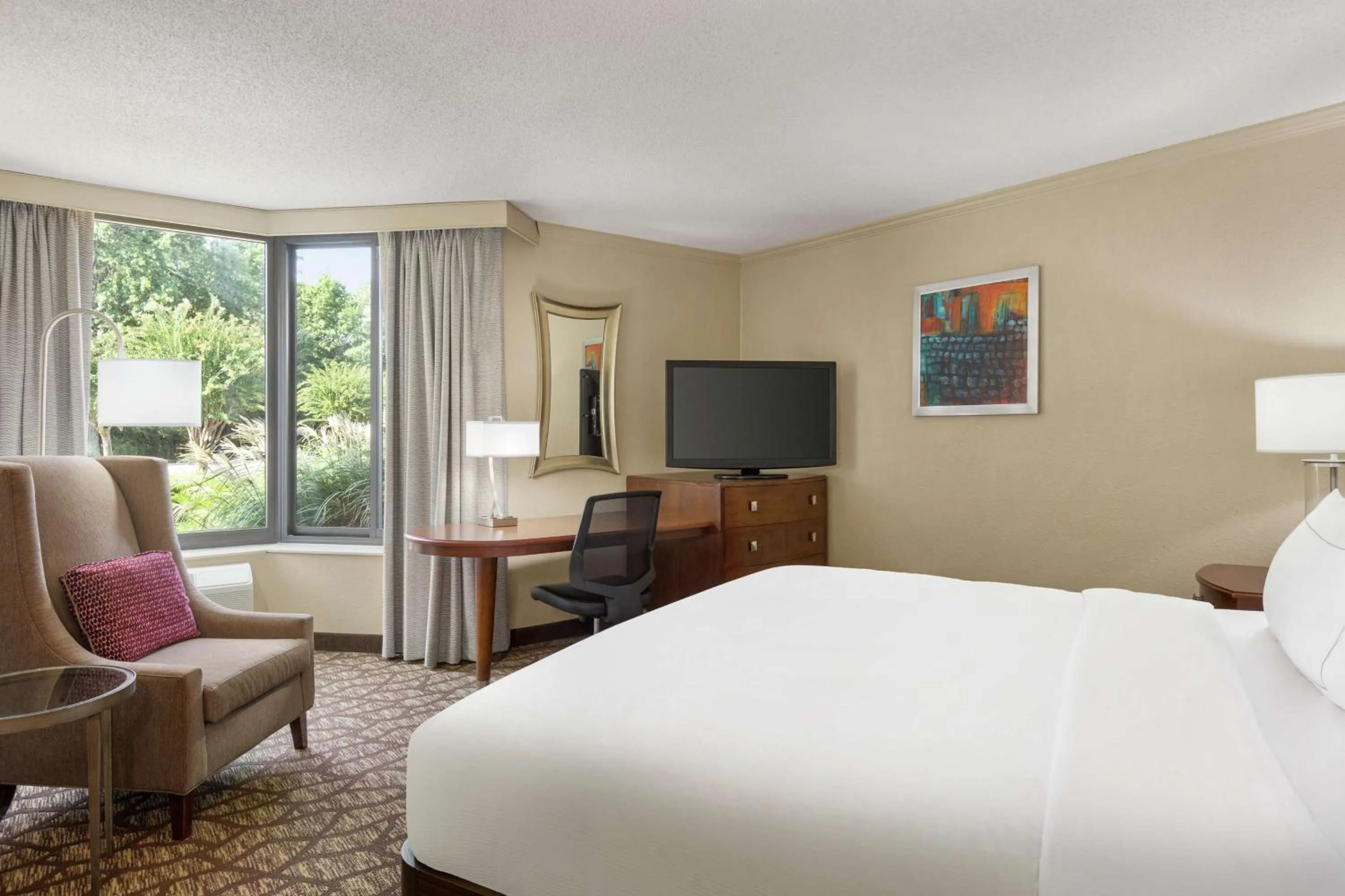 Bedroom, Bed in DoubleTree by Hilton Jackson