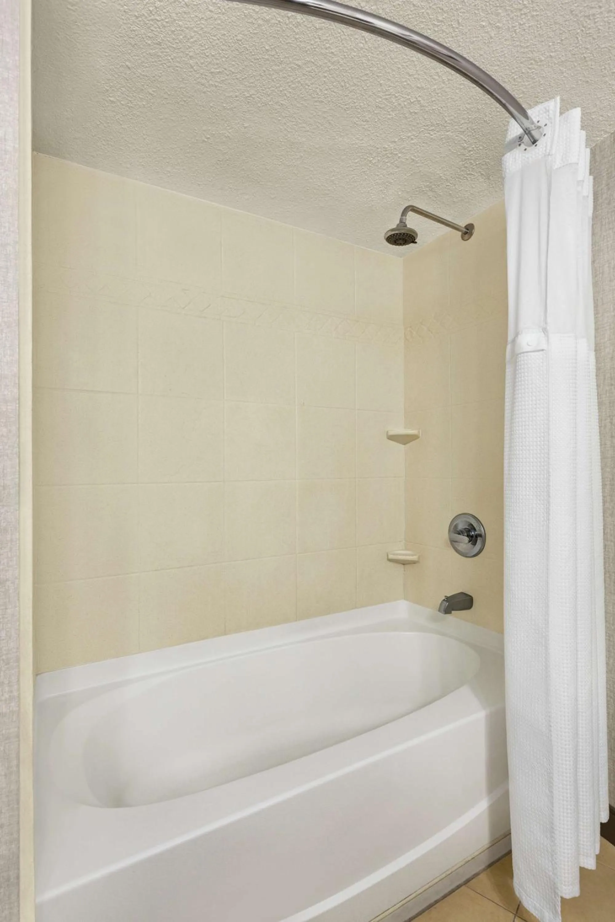 Bathroom, Bed in DoubleTree by Hilton Jackson